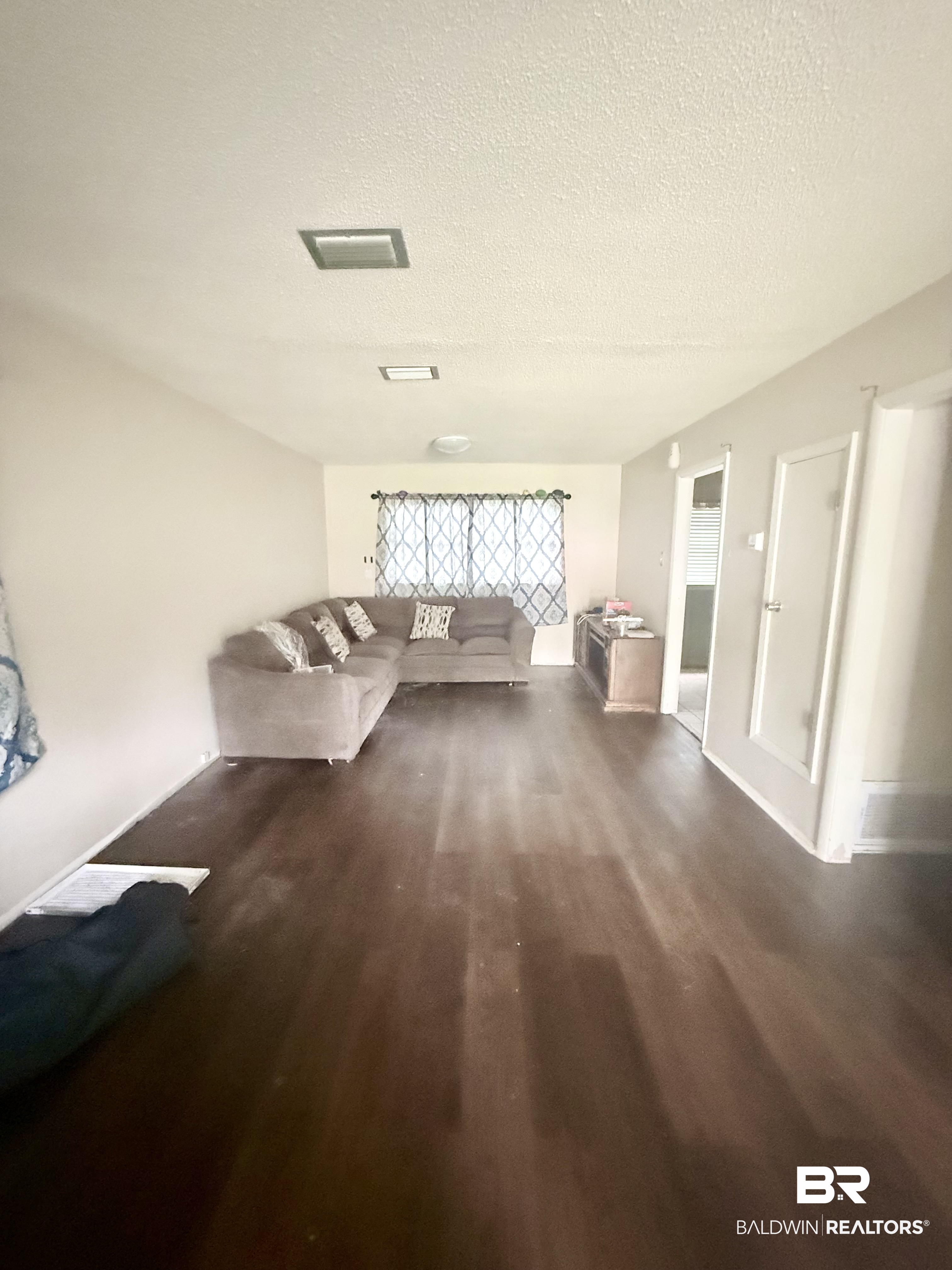 410590 | Photo 2