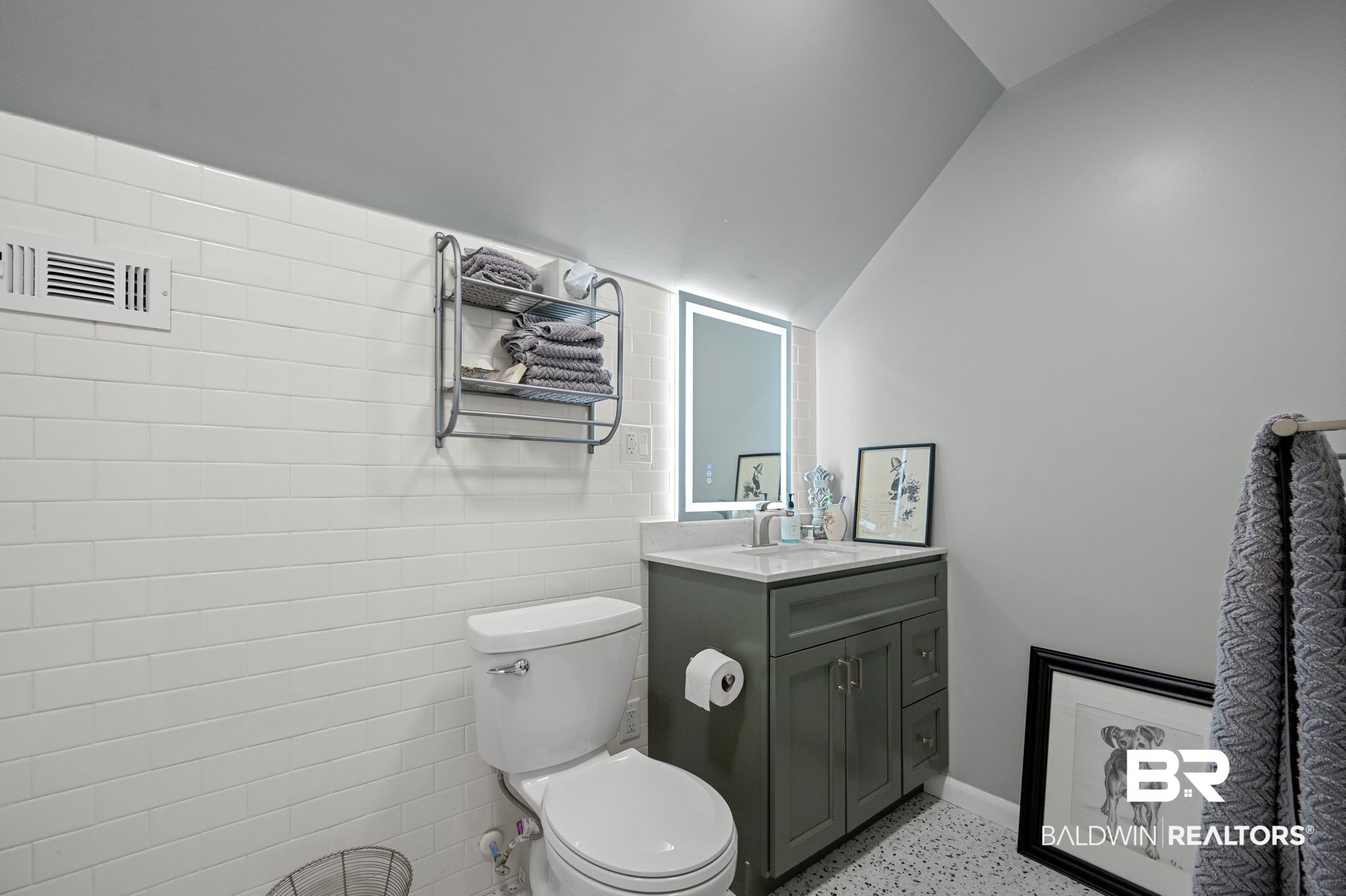 410741 | Photo 24