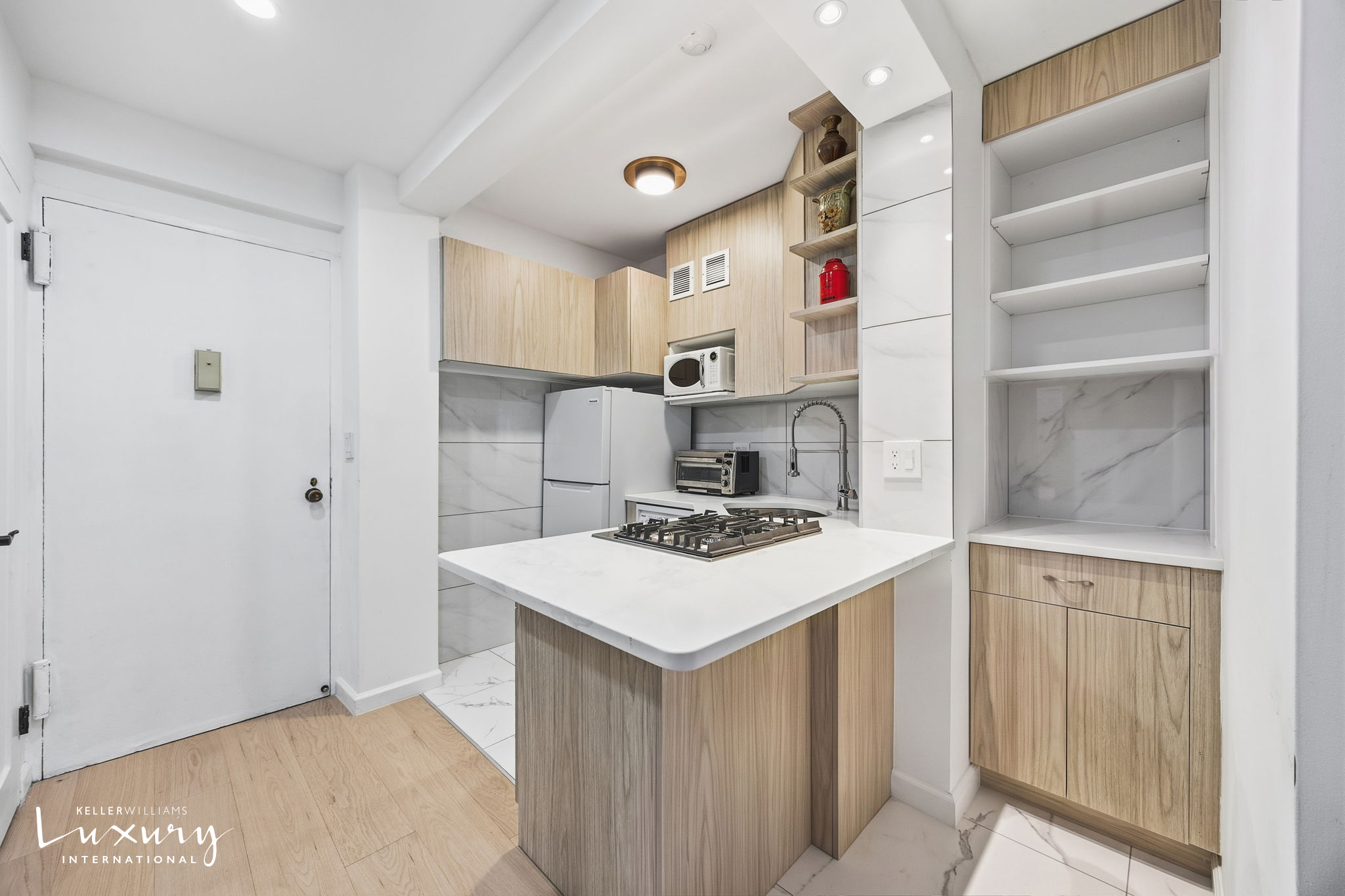 333 East 46th Street 17E Turtle Bay New York NY 10017