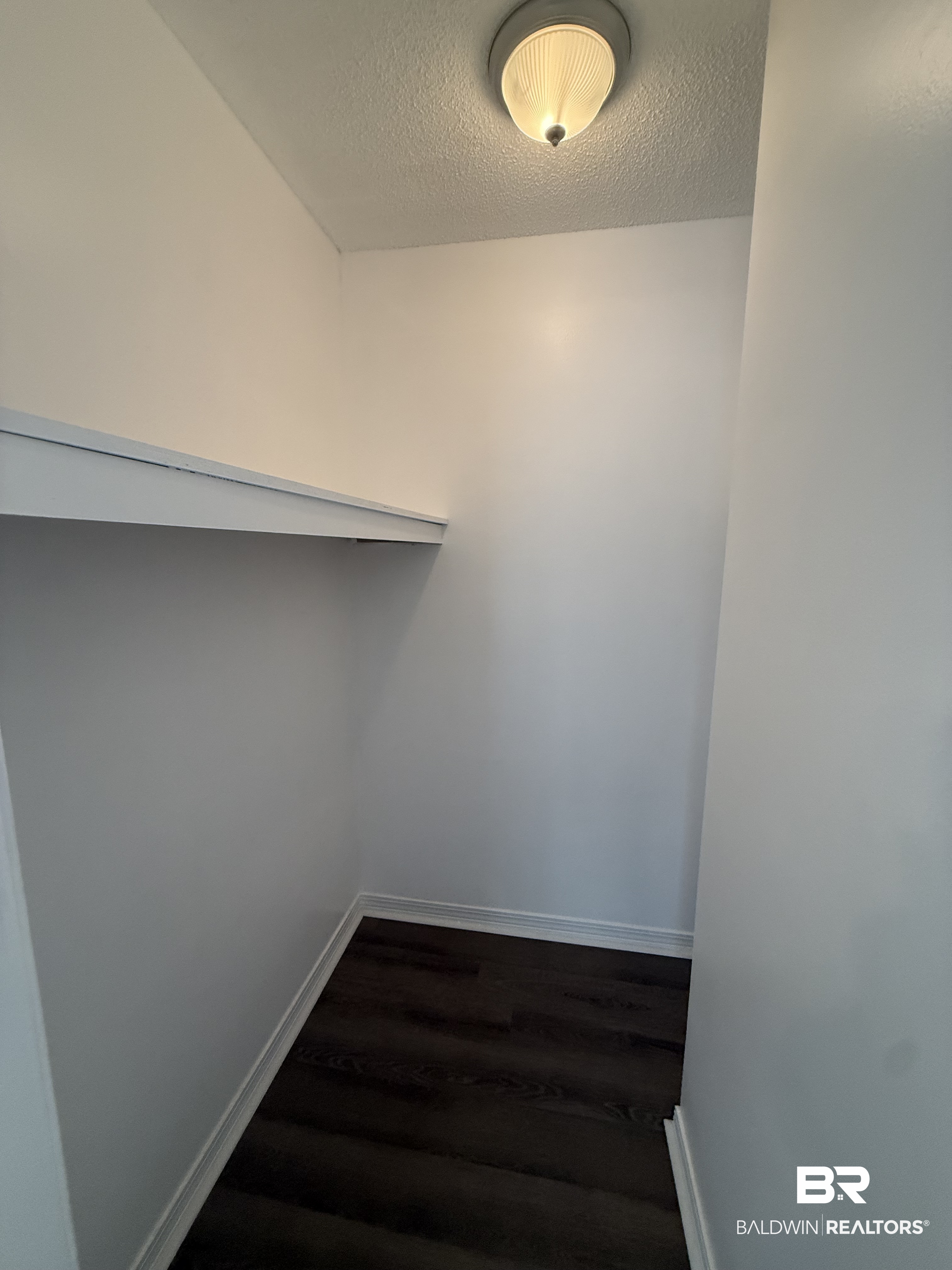 410857 | Photo 24