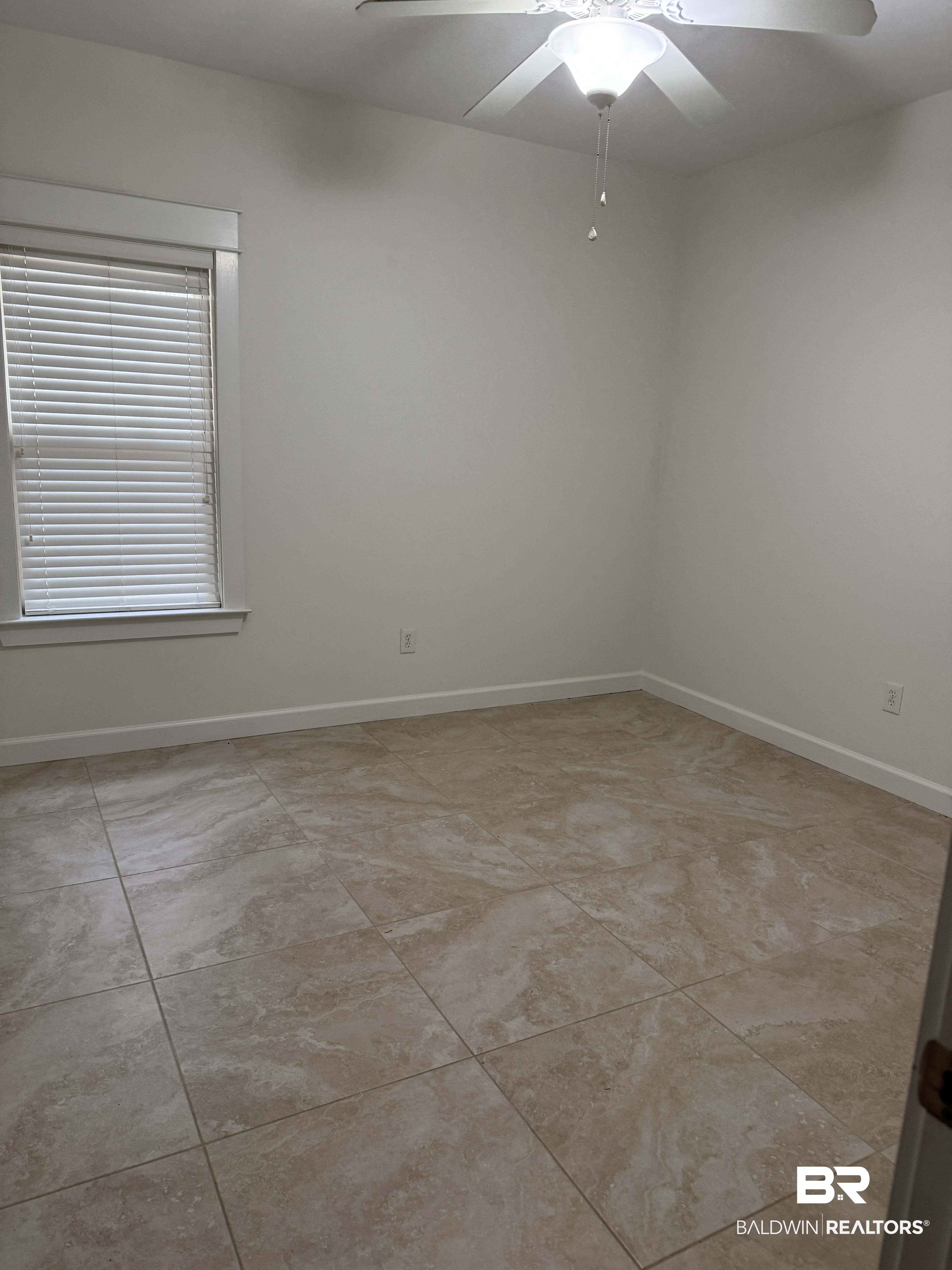 410945 | Photo 12