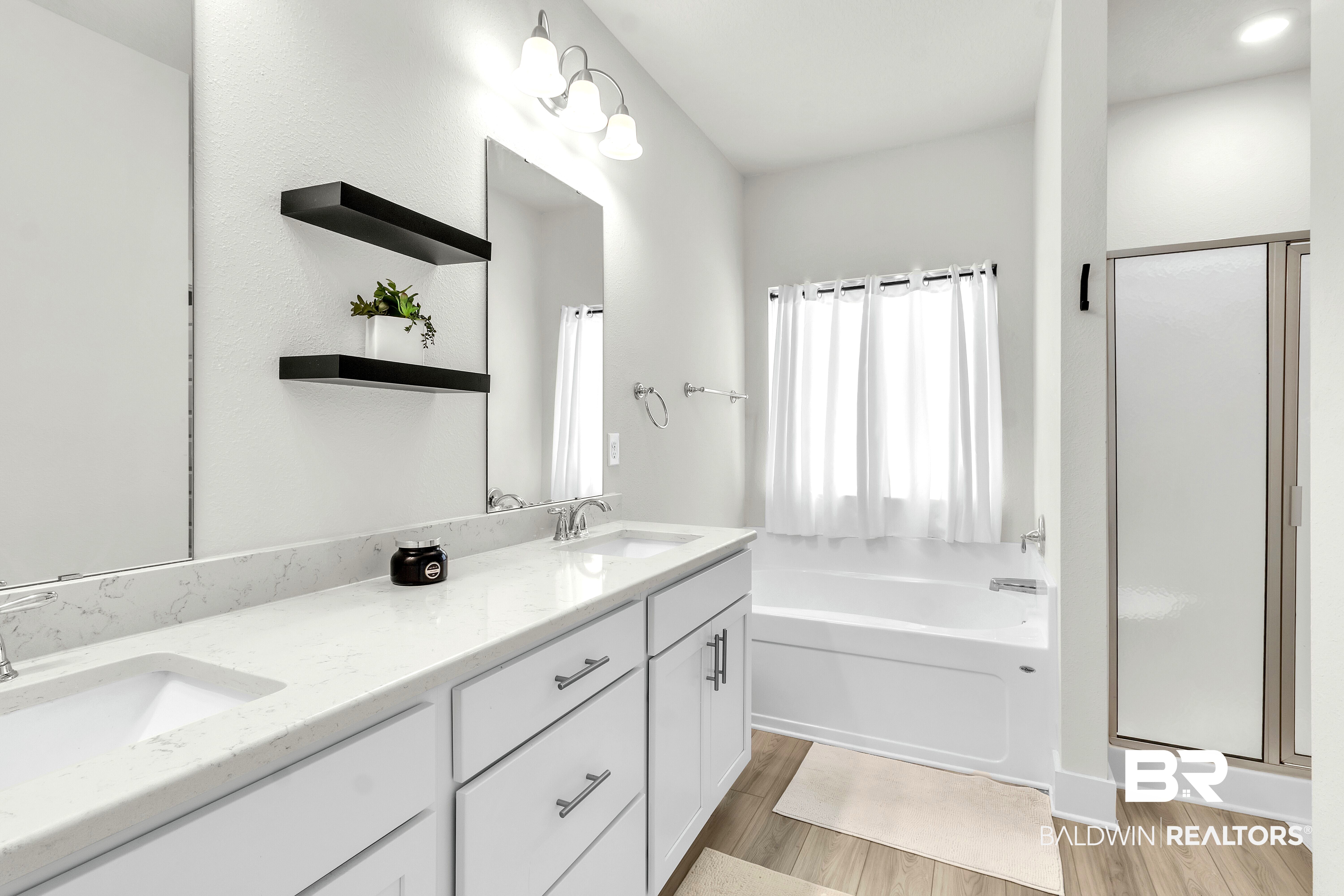410989 | Photo 12