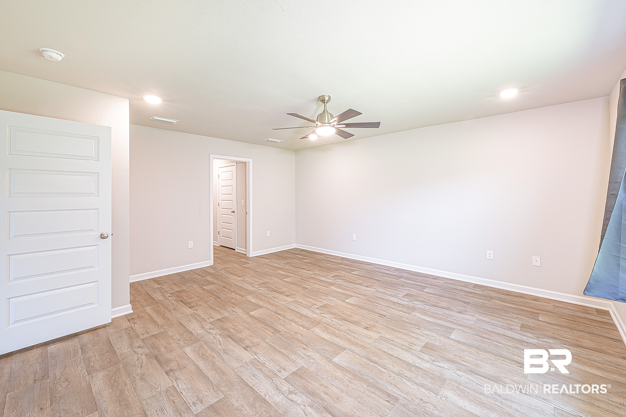 411097 | Photo 25