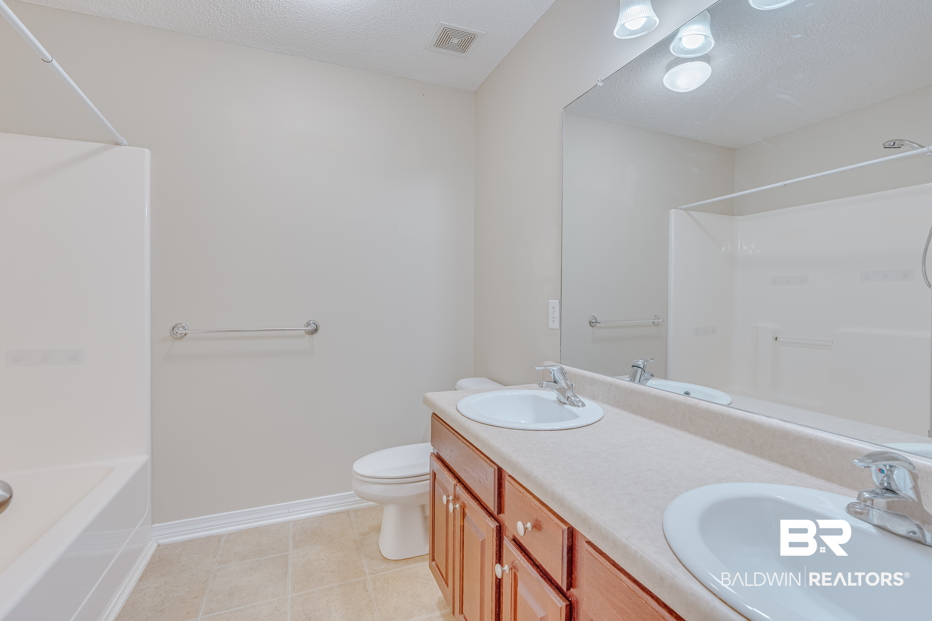 411102 | Photo 21