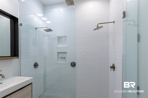 411104 | Photo 24