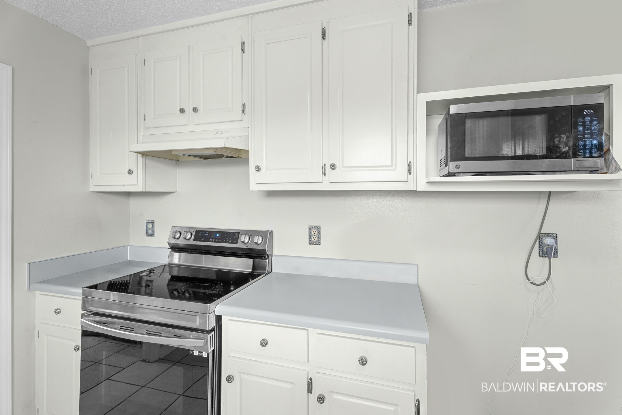 410350 | Photo 12