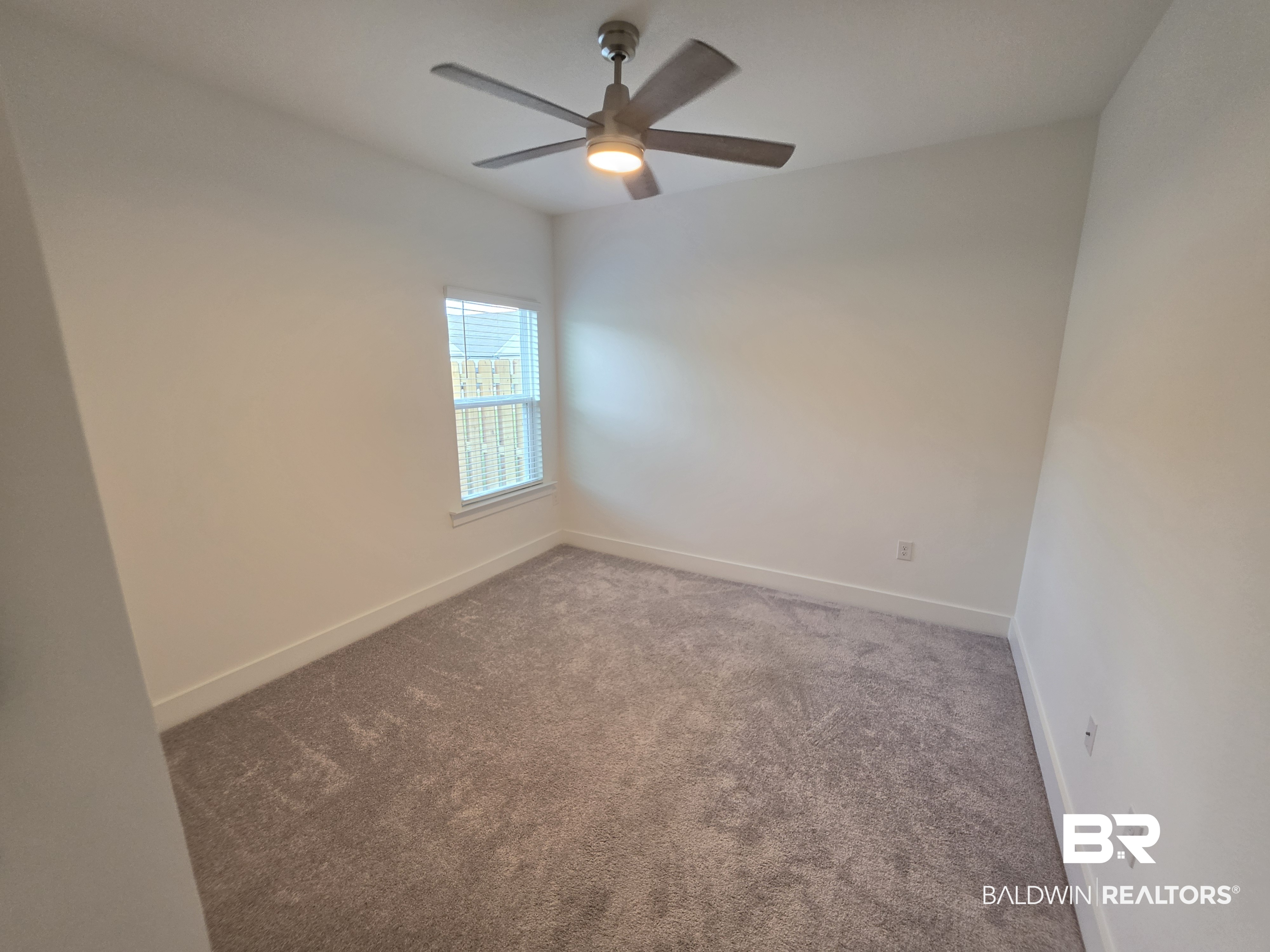 411151 | Photo 26