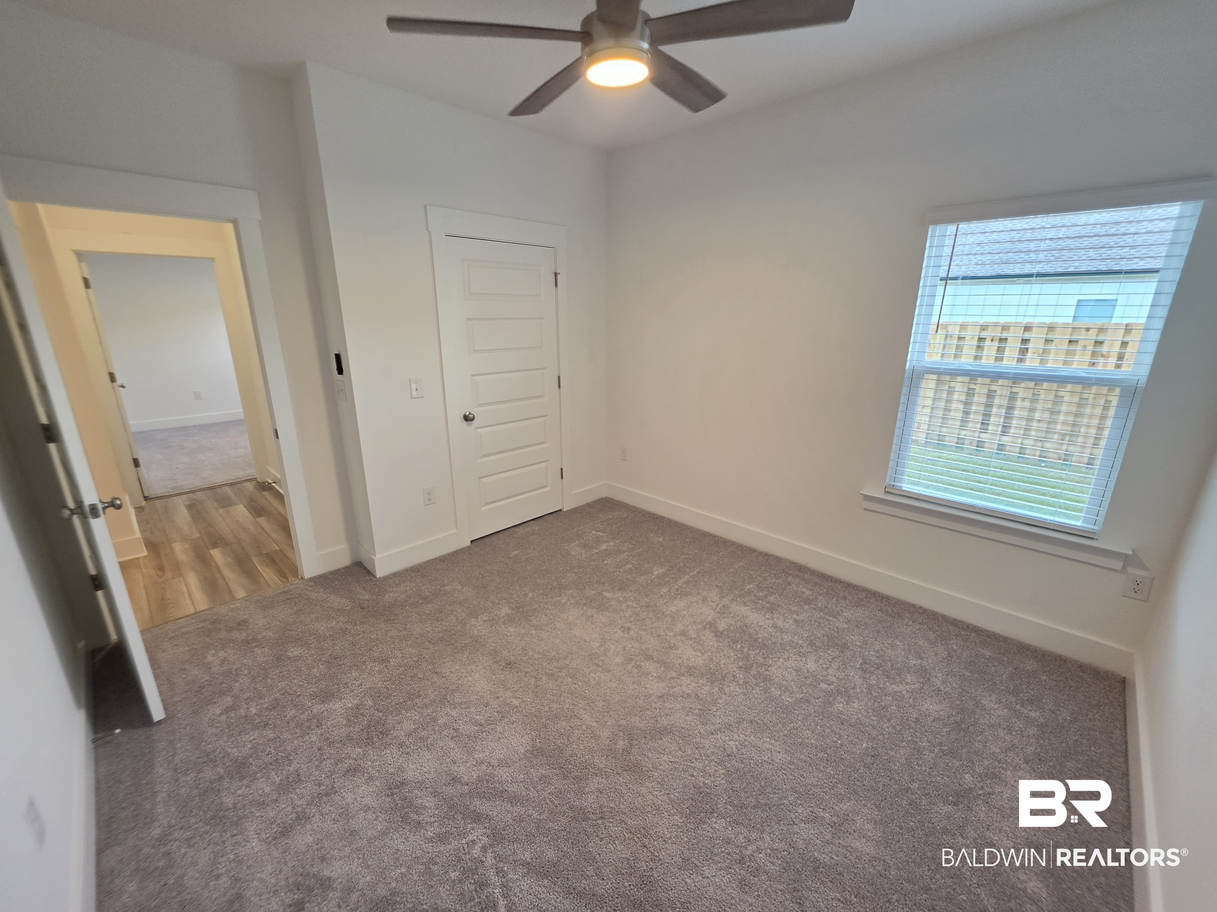 411151 | Photo 25