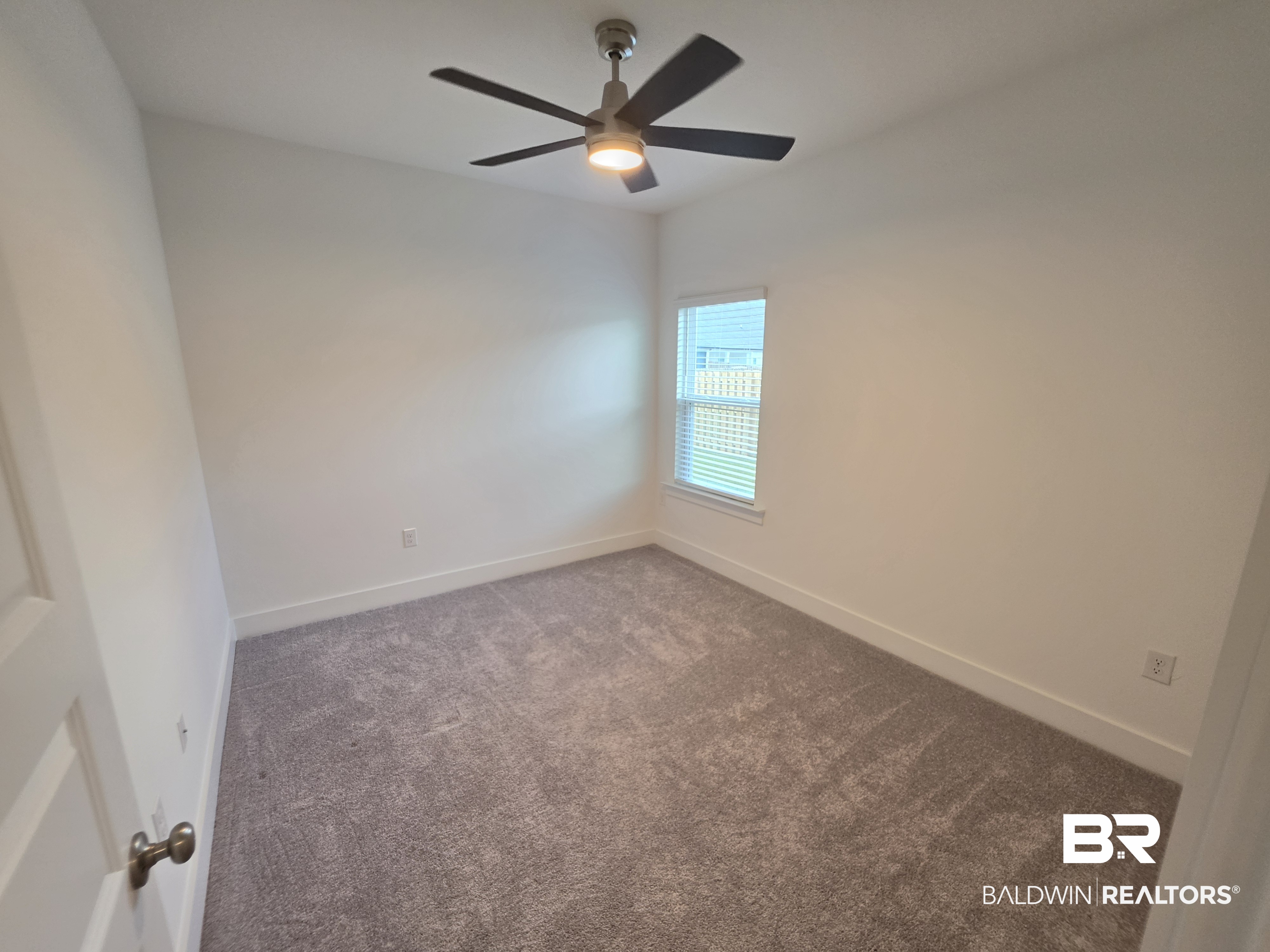411151 | Photo 23