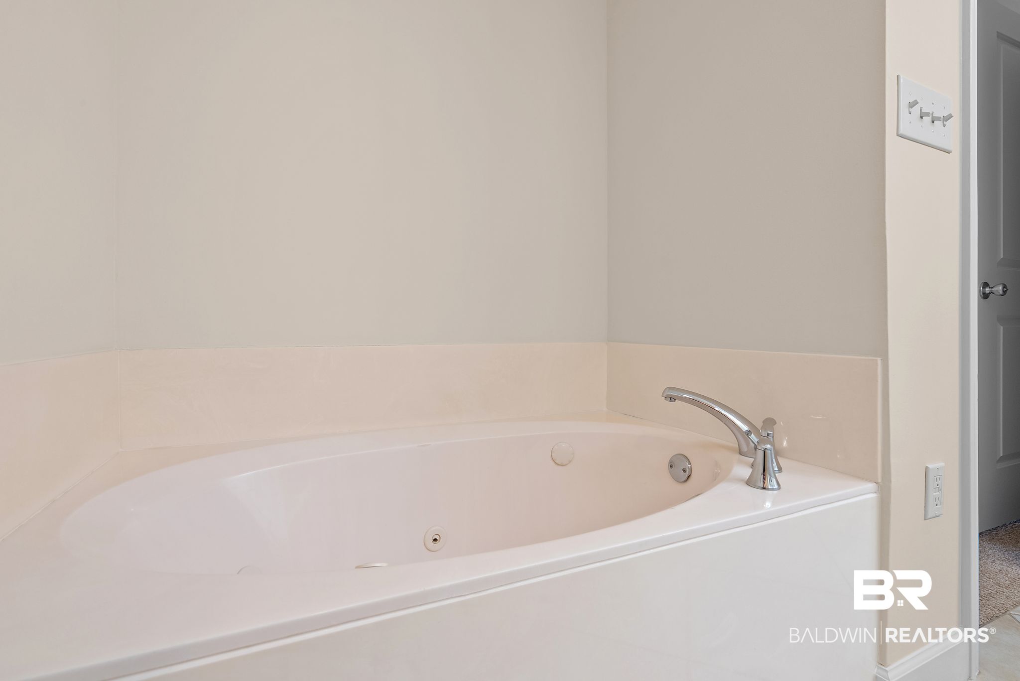411103 | Photo 28