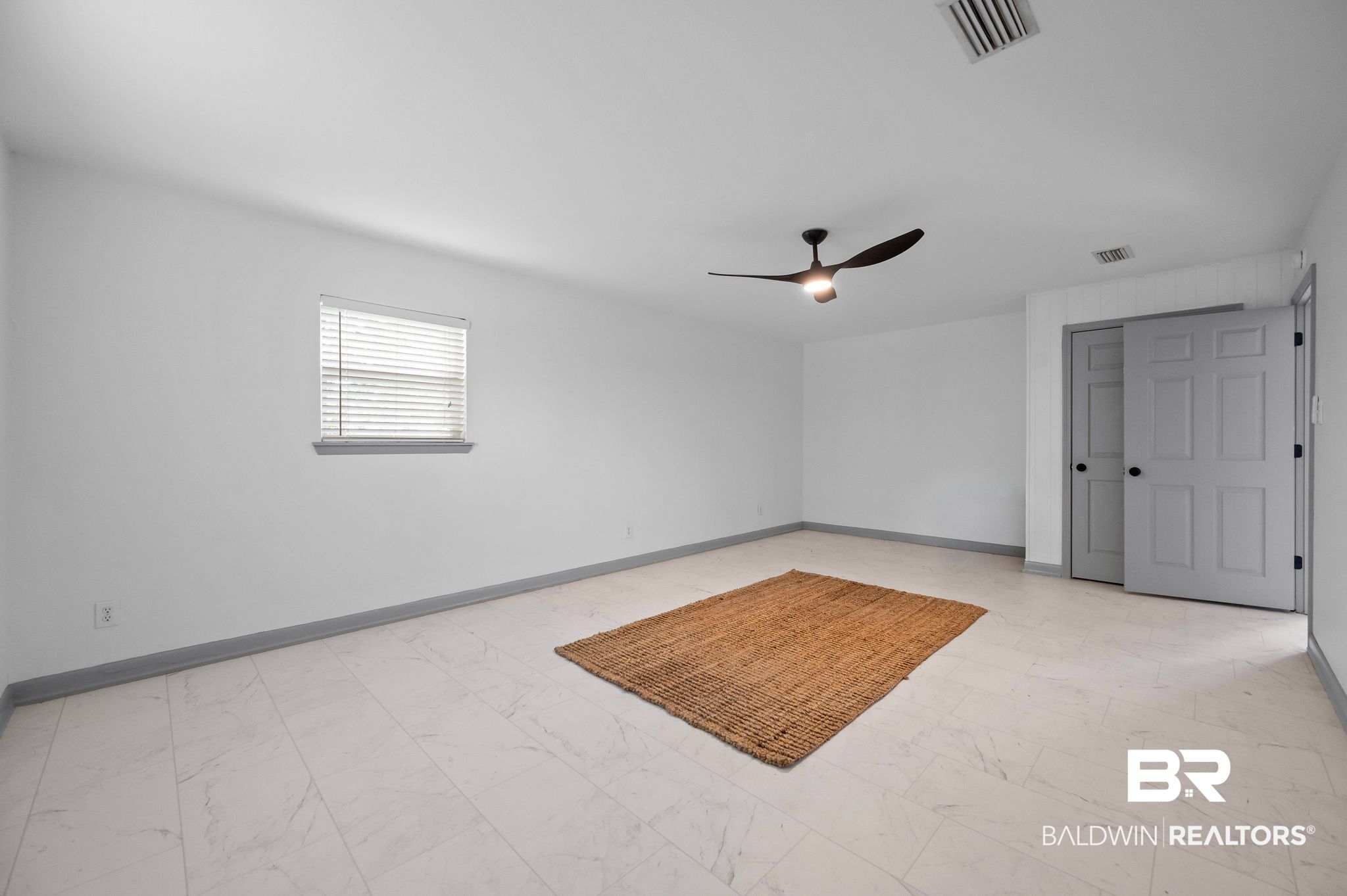 411173 | Photo 23