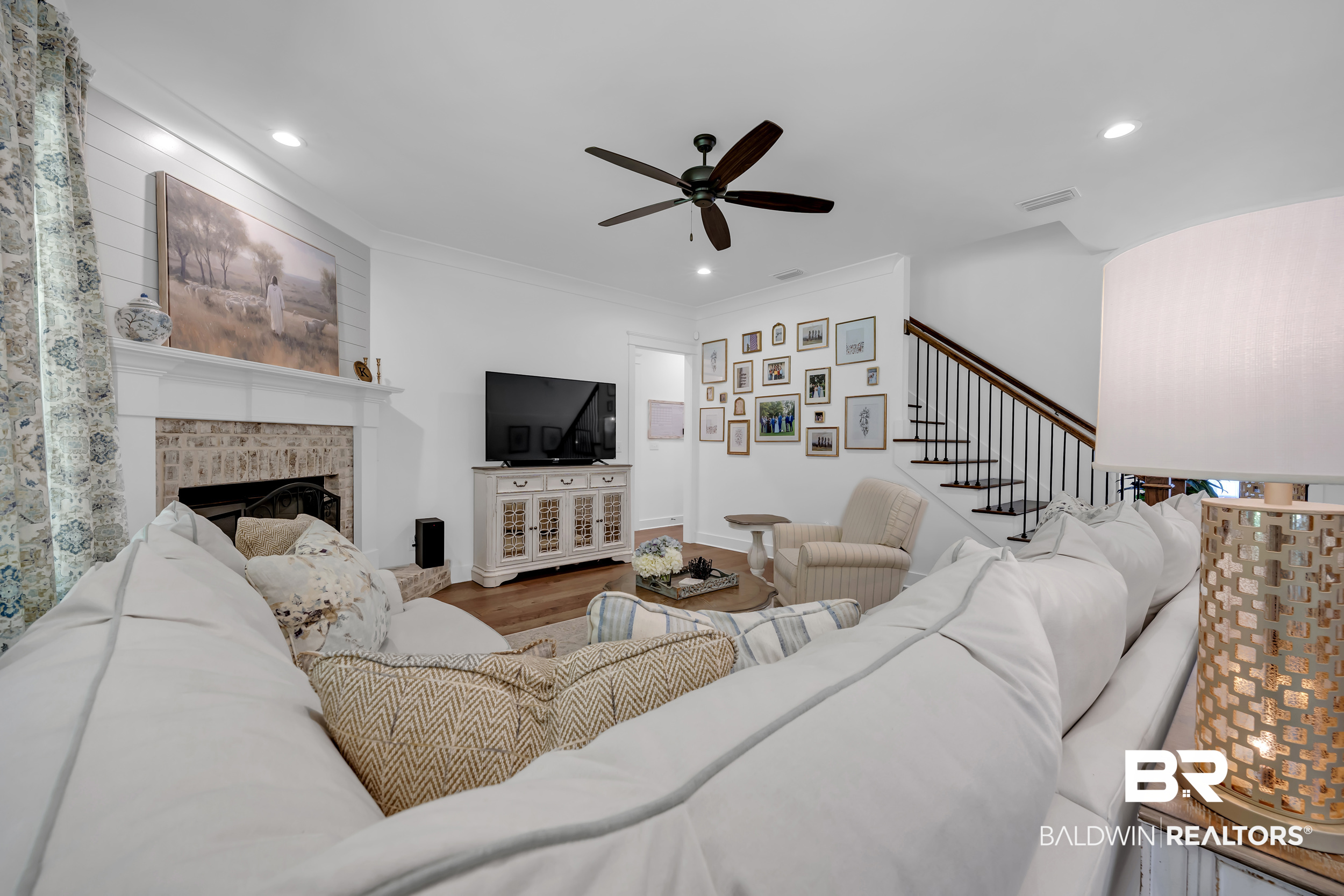 411211 | Photo 23