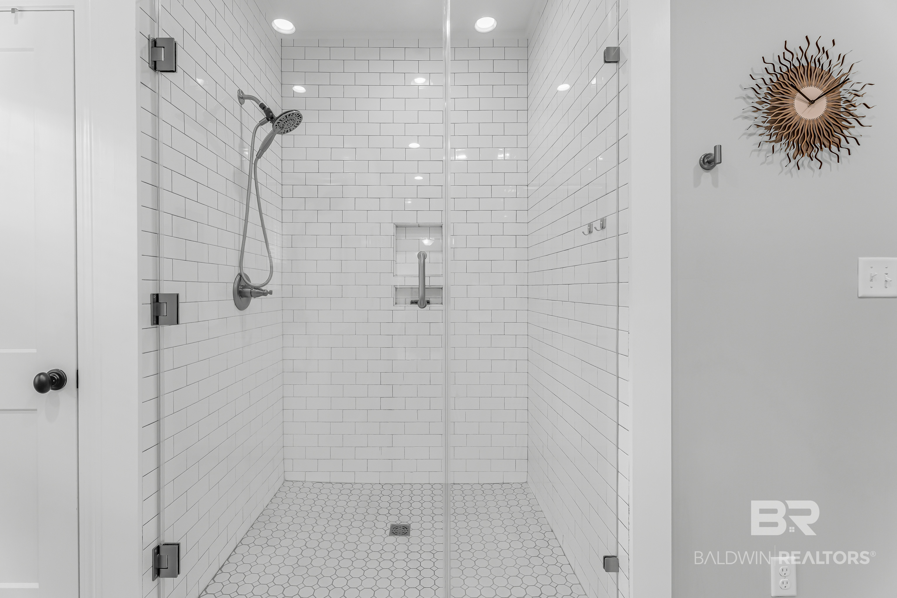 411300 | Photo 22