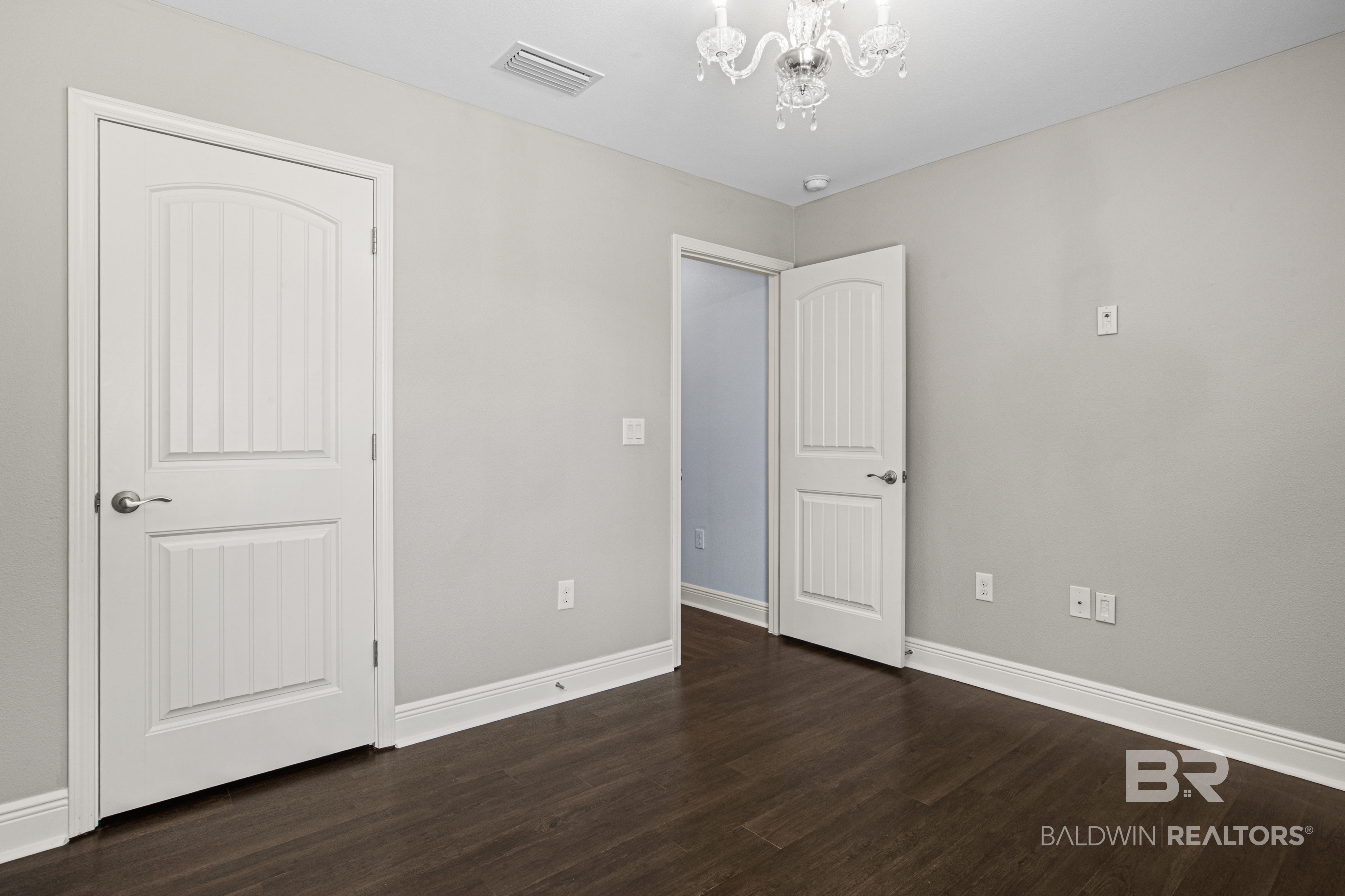 411310 | Photo 21