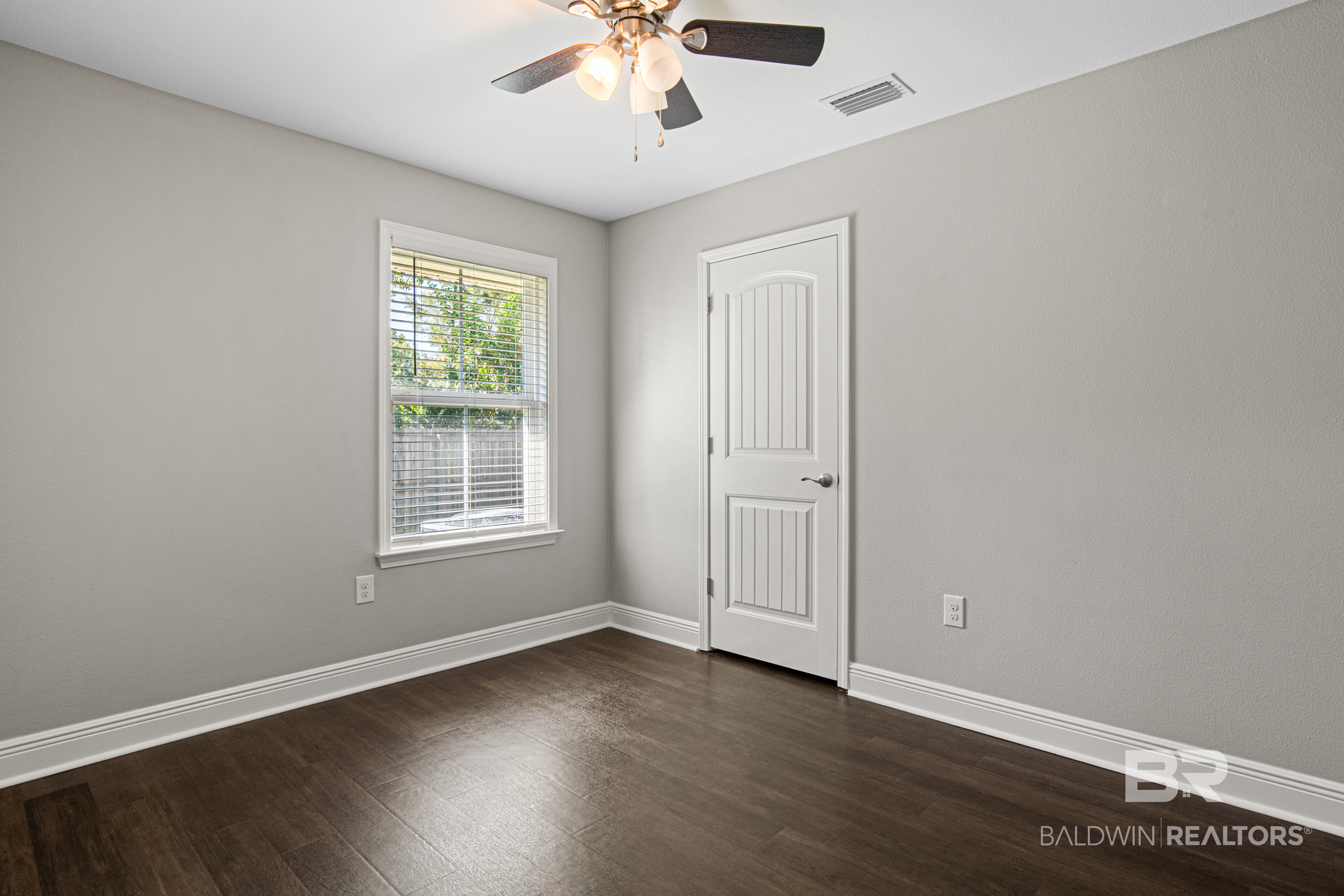 411310 | Photo 22