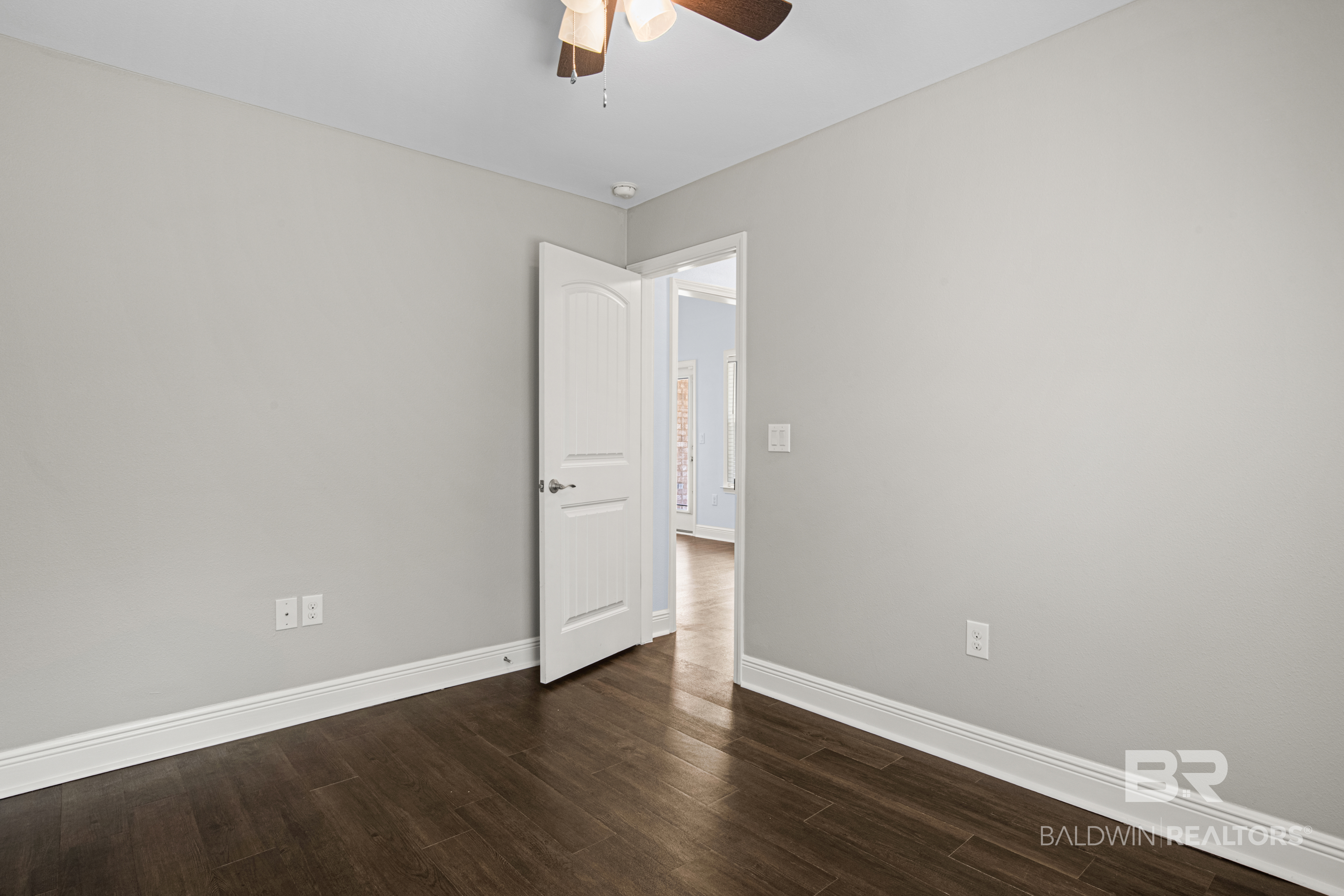 411310 | Photo 23
