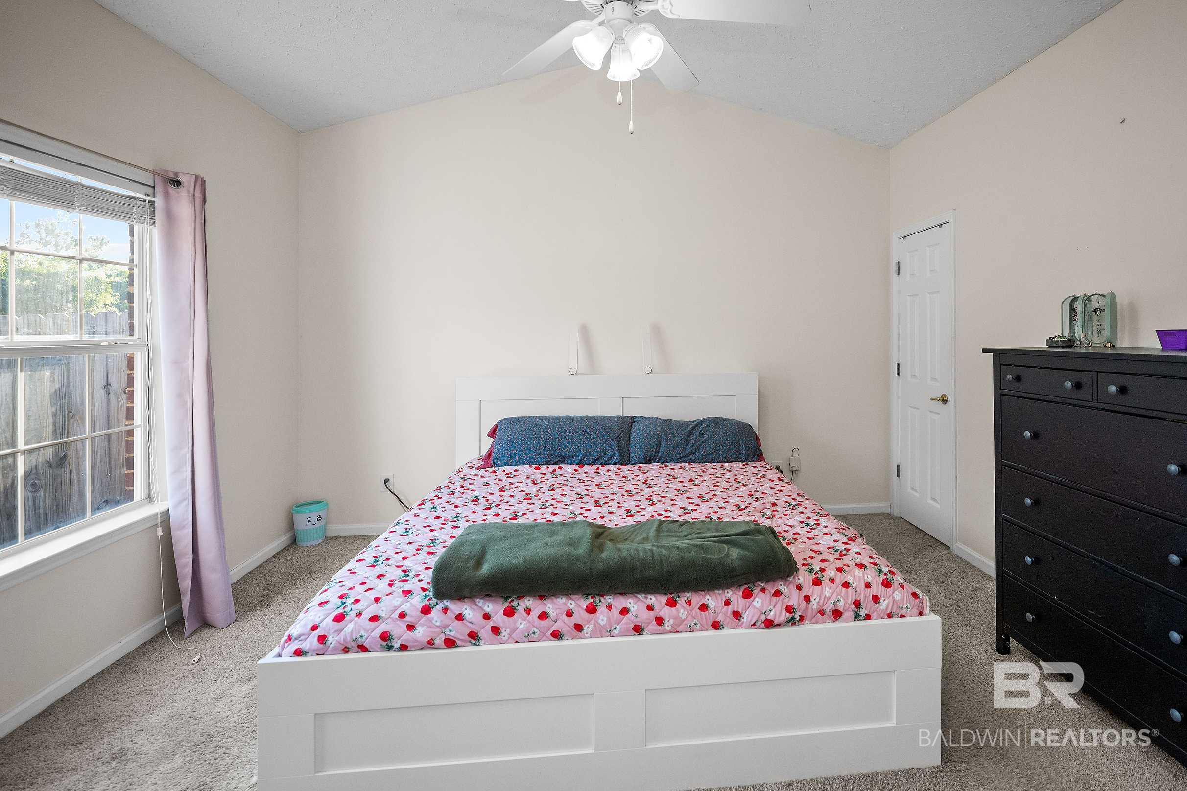 411228 | Photo 25