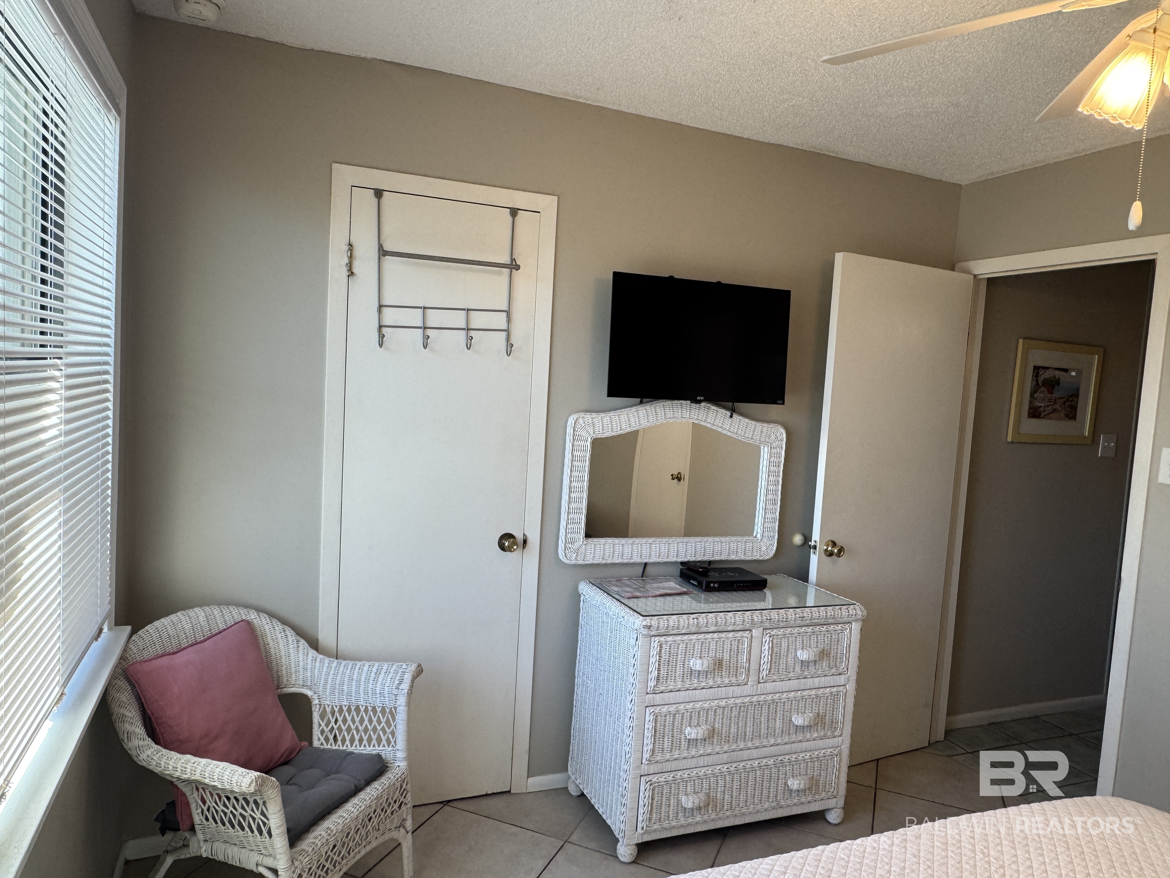 411330 | Photo 22