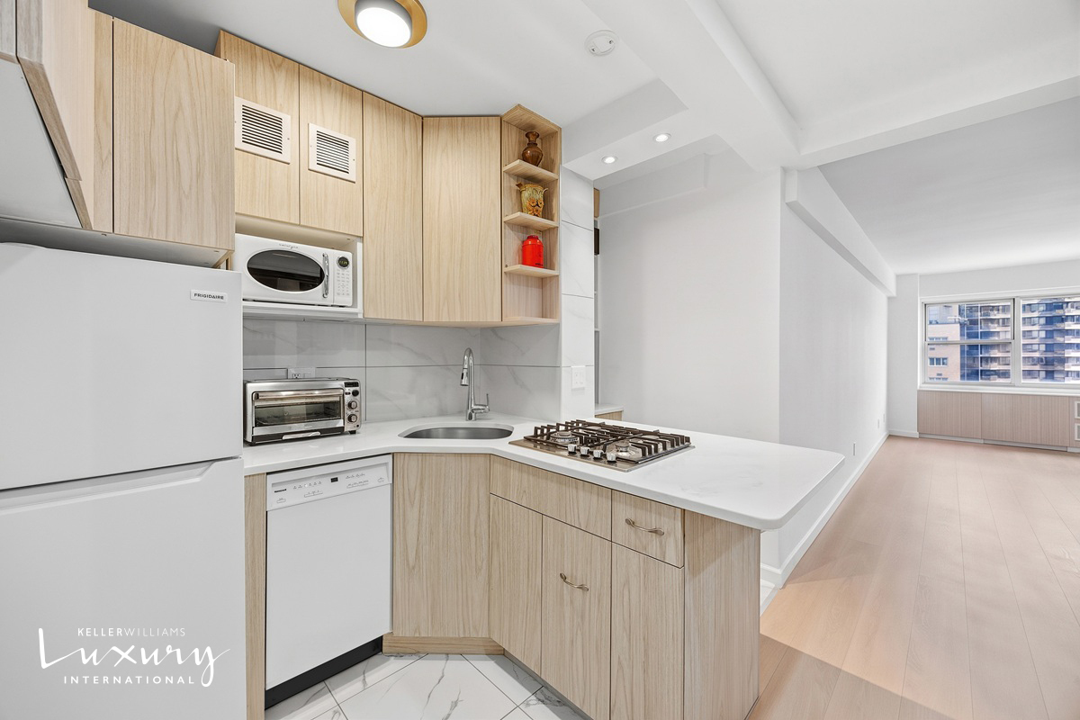 333 East 46th Street 17E Turtle Bay New York NY 10017