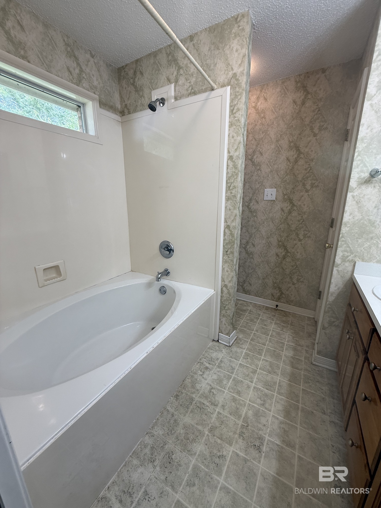 411571 | Photo 12