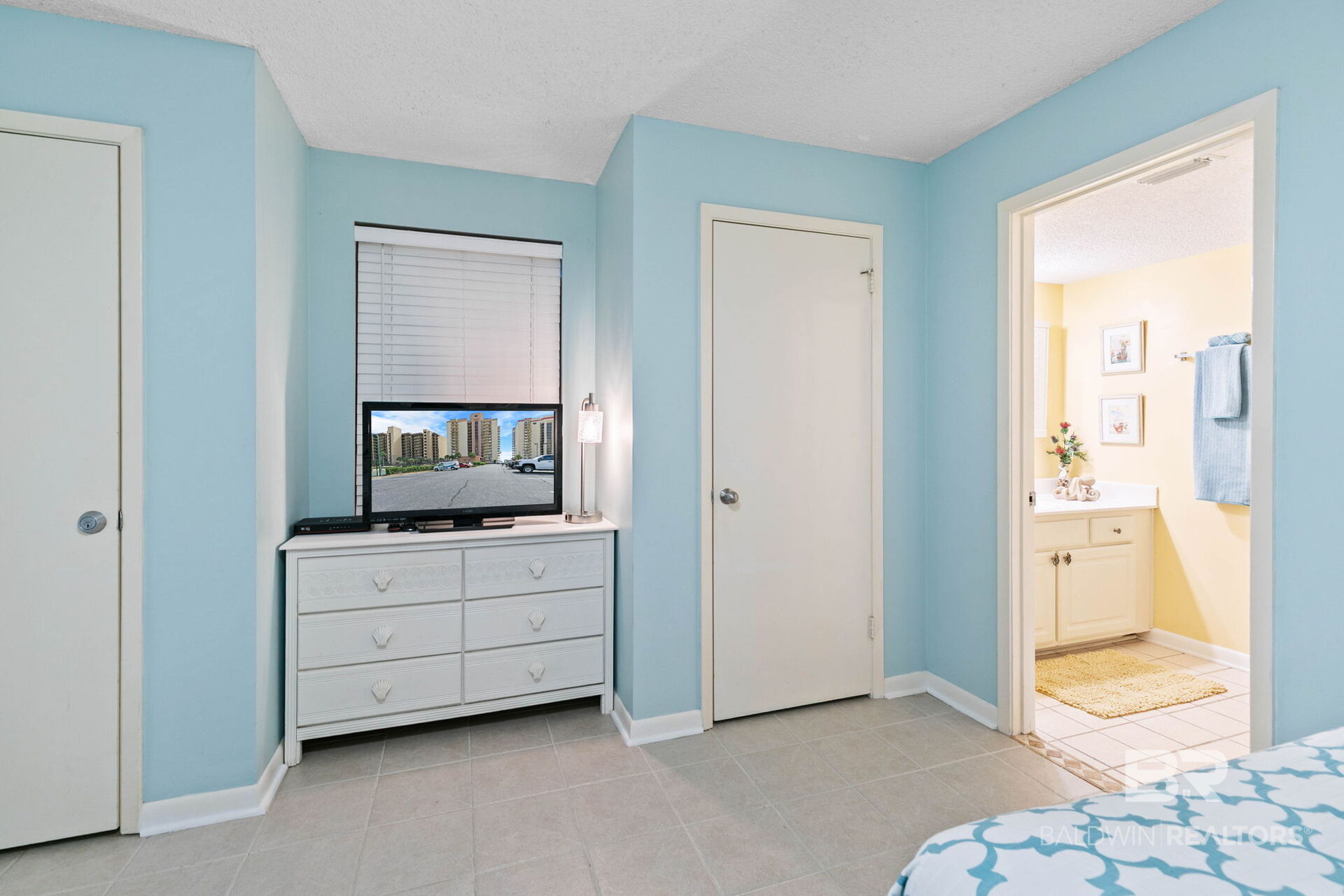 411581 | Photo 26