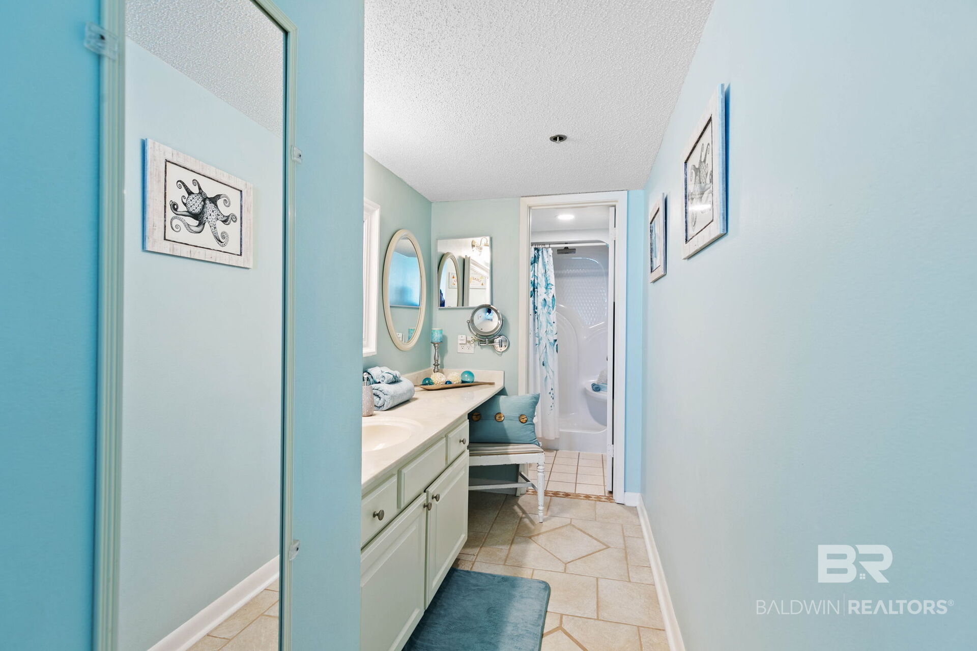 411581 | Photo 18
