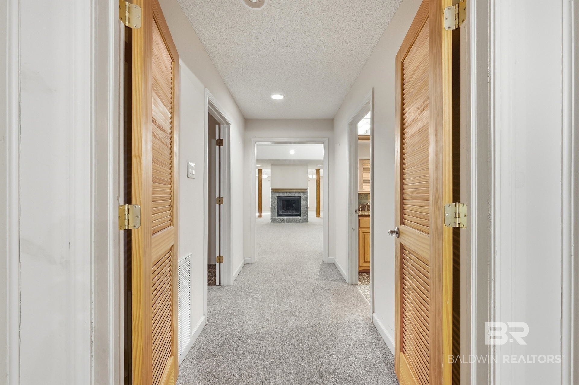 411588 | Photo 24
