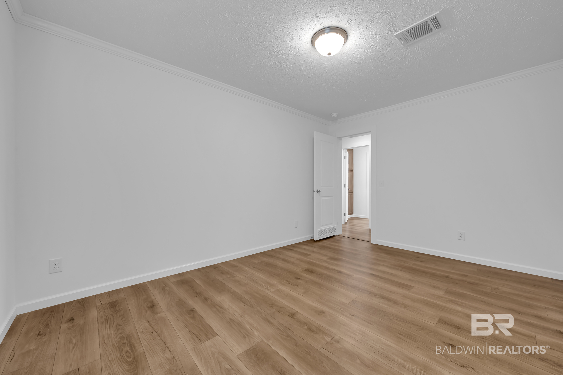 411048 | Photo 26