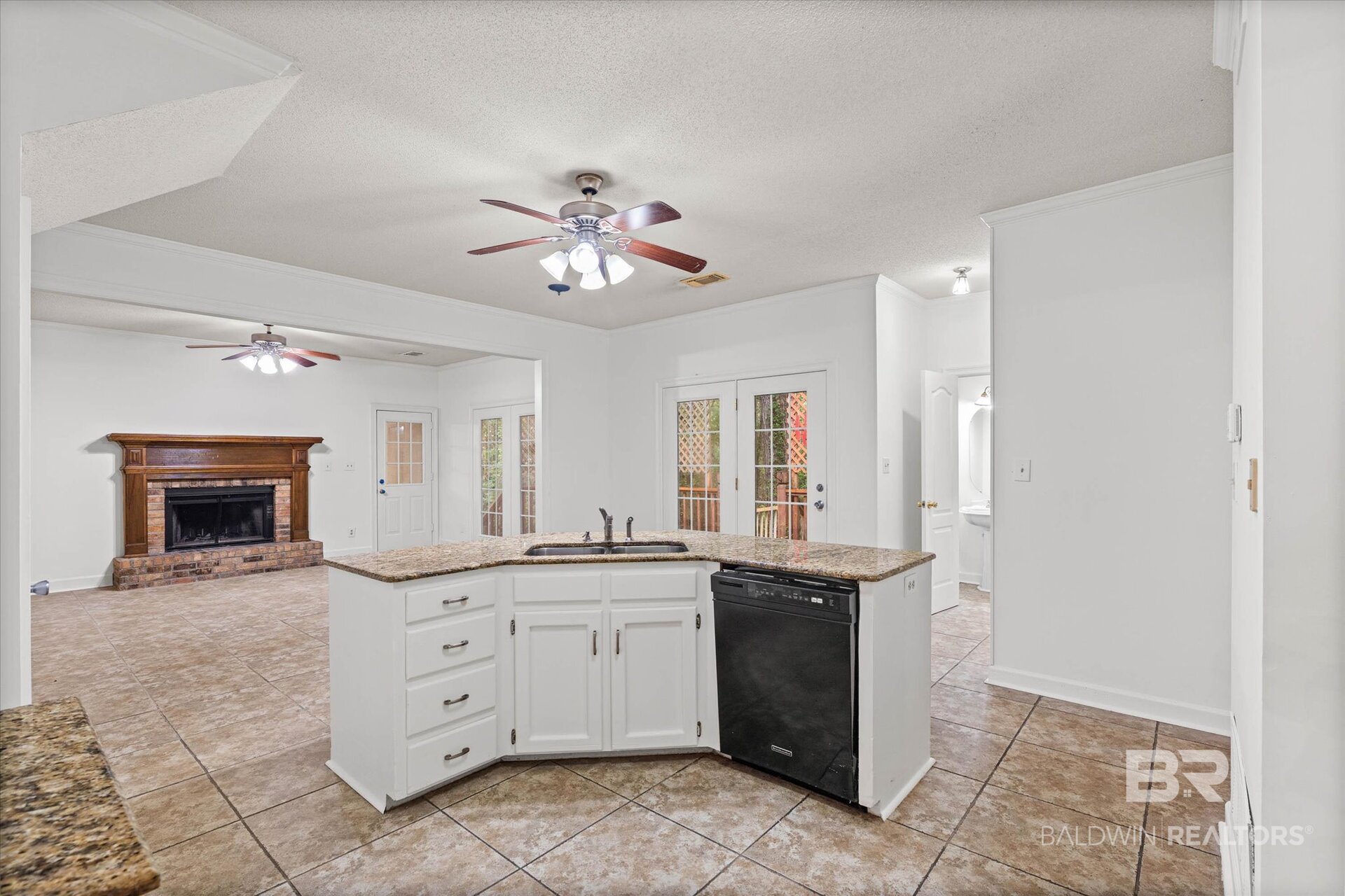 411711 | Photo 11