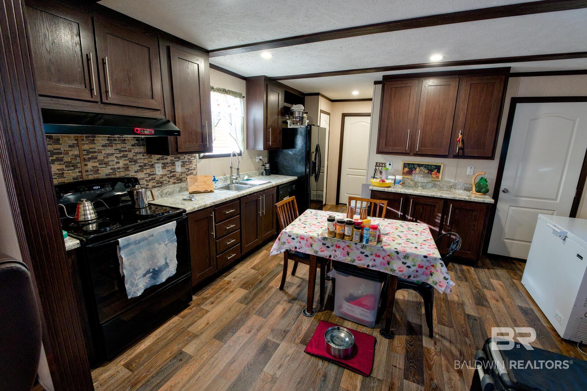 411740 | Photo 12