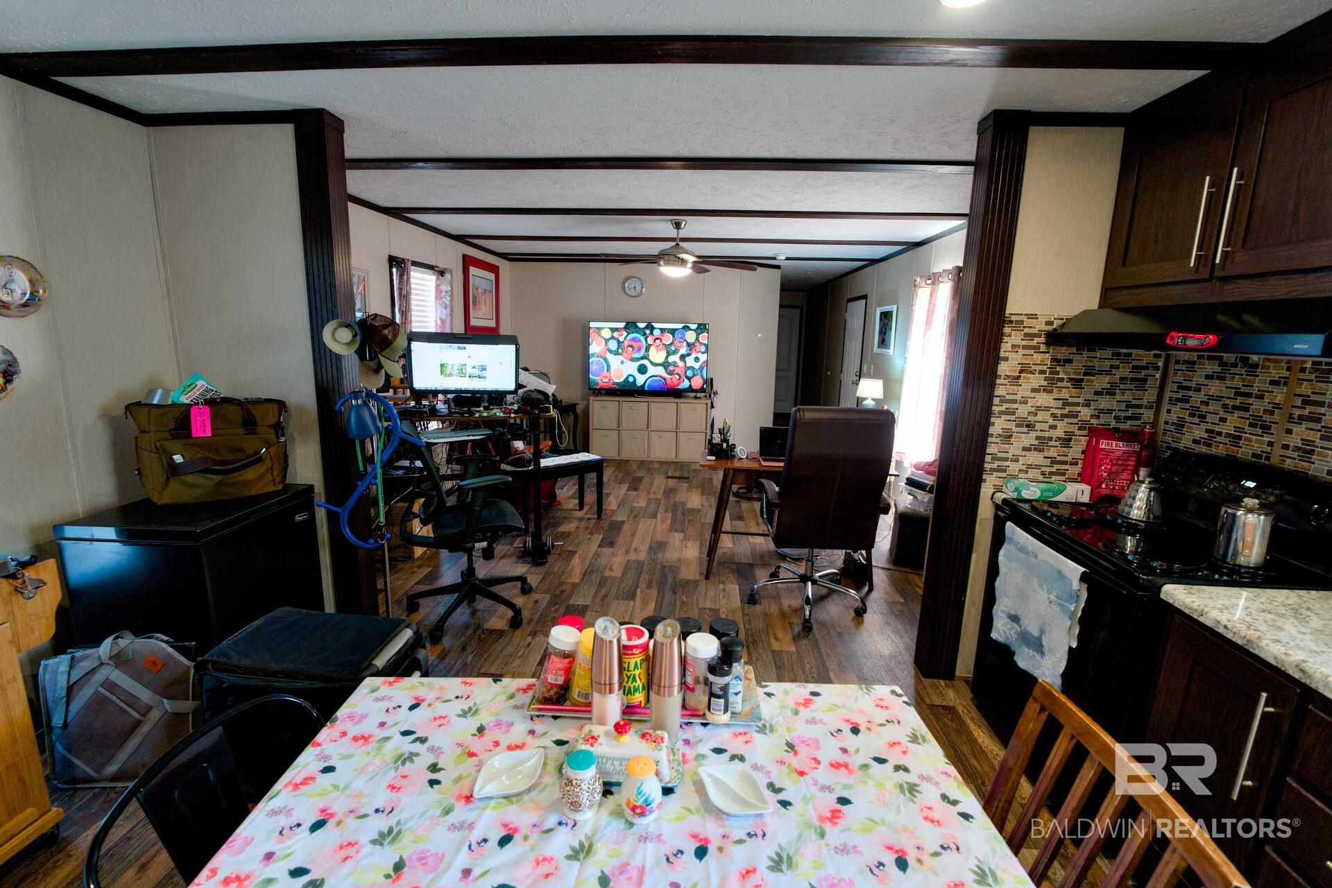 411740 | Photo 15