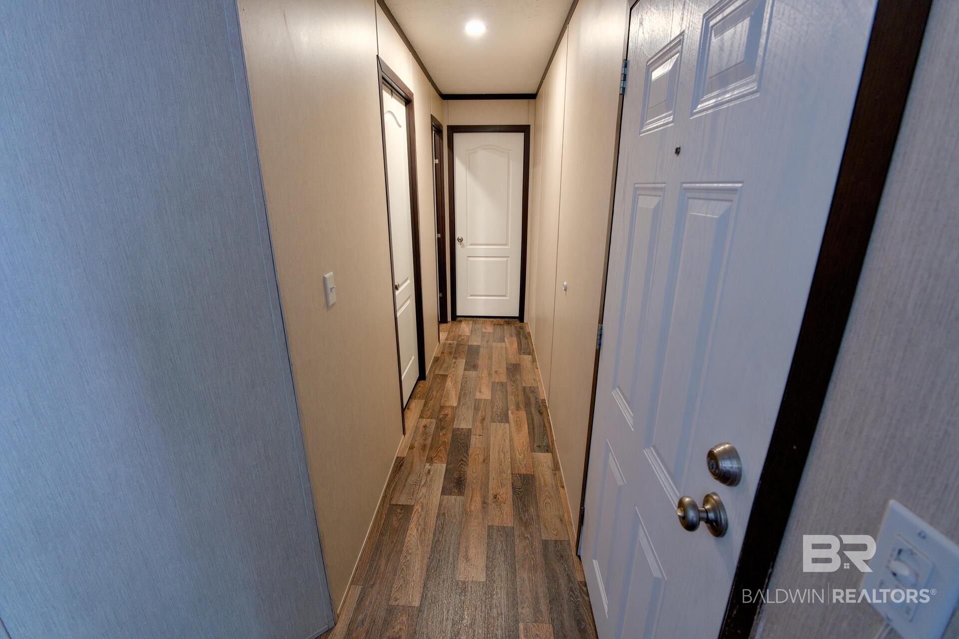 411740 | Photo 24