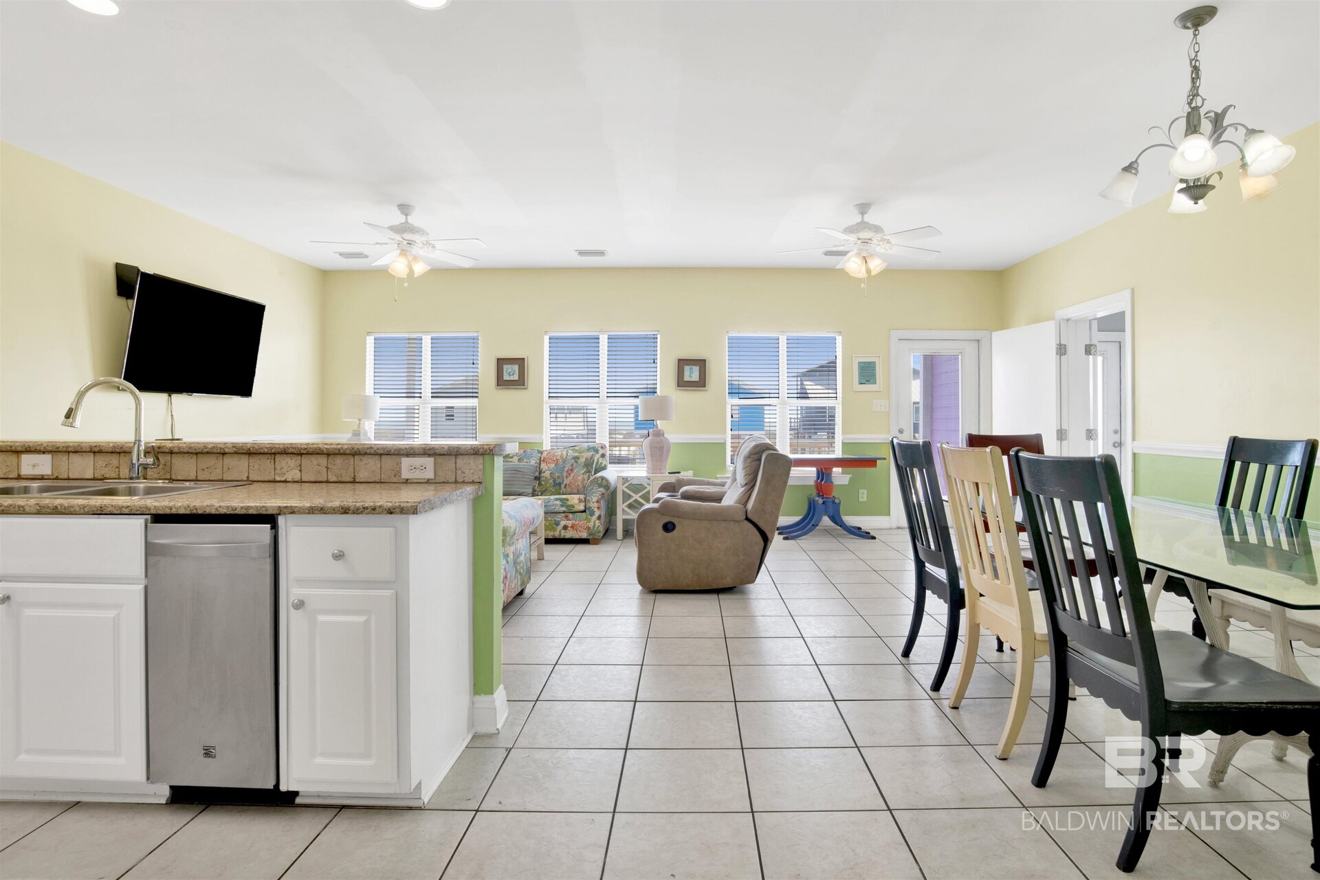 411745 | Photo 28