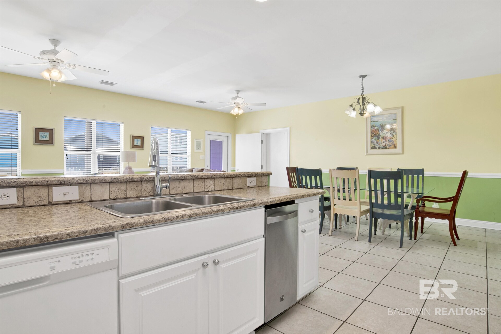 411745 | Photo 29