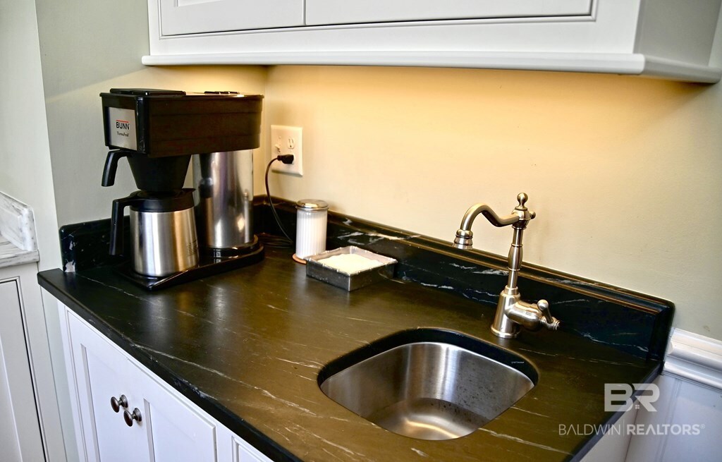 411800 | Photo 26