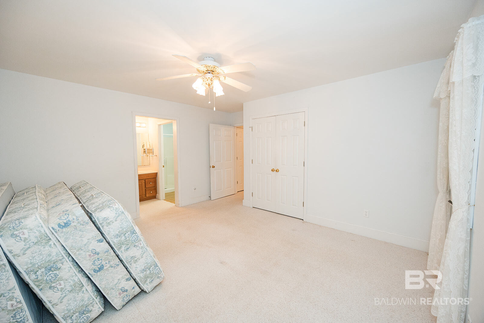 411805 | Photo 21