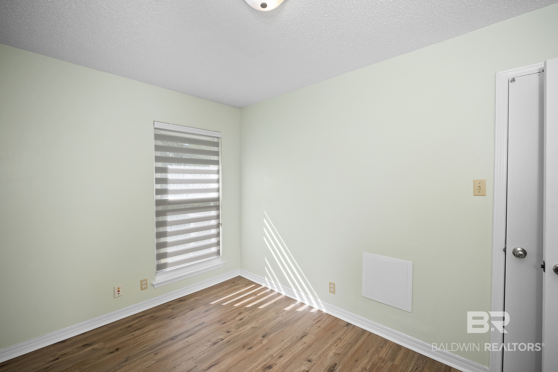 411810 | Photo 22