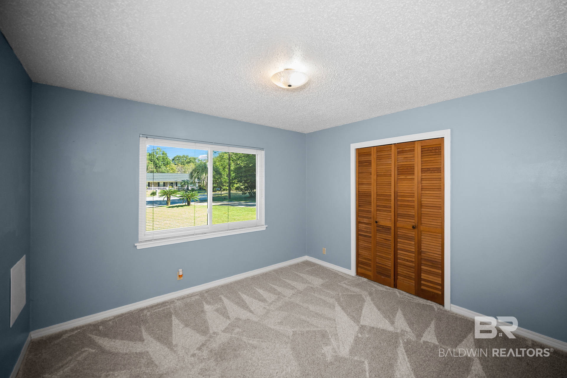 411810 | Photo 17