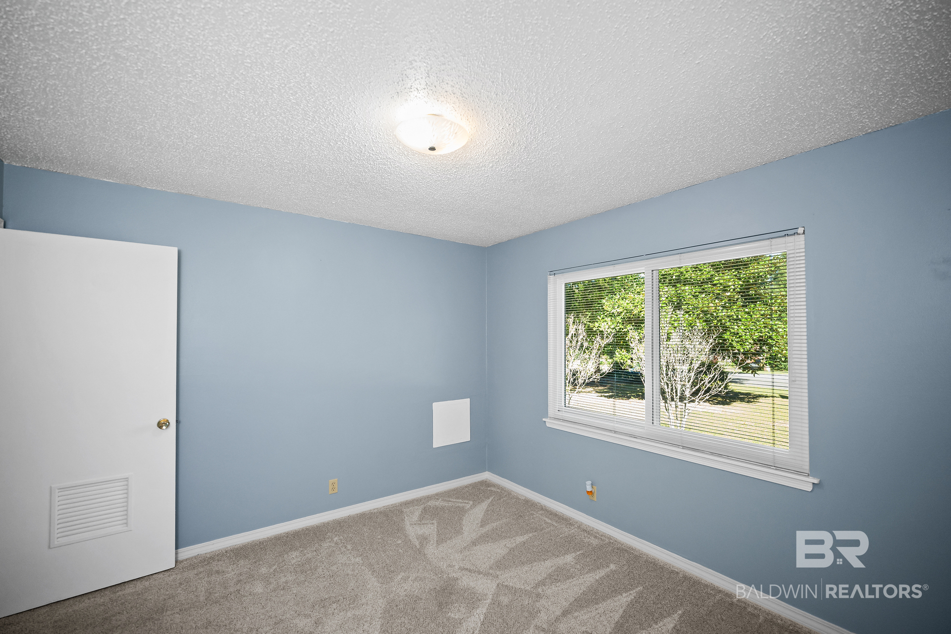 411810 | Photo 18