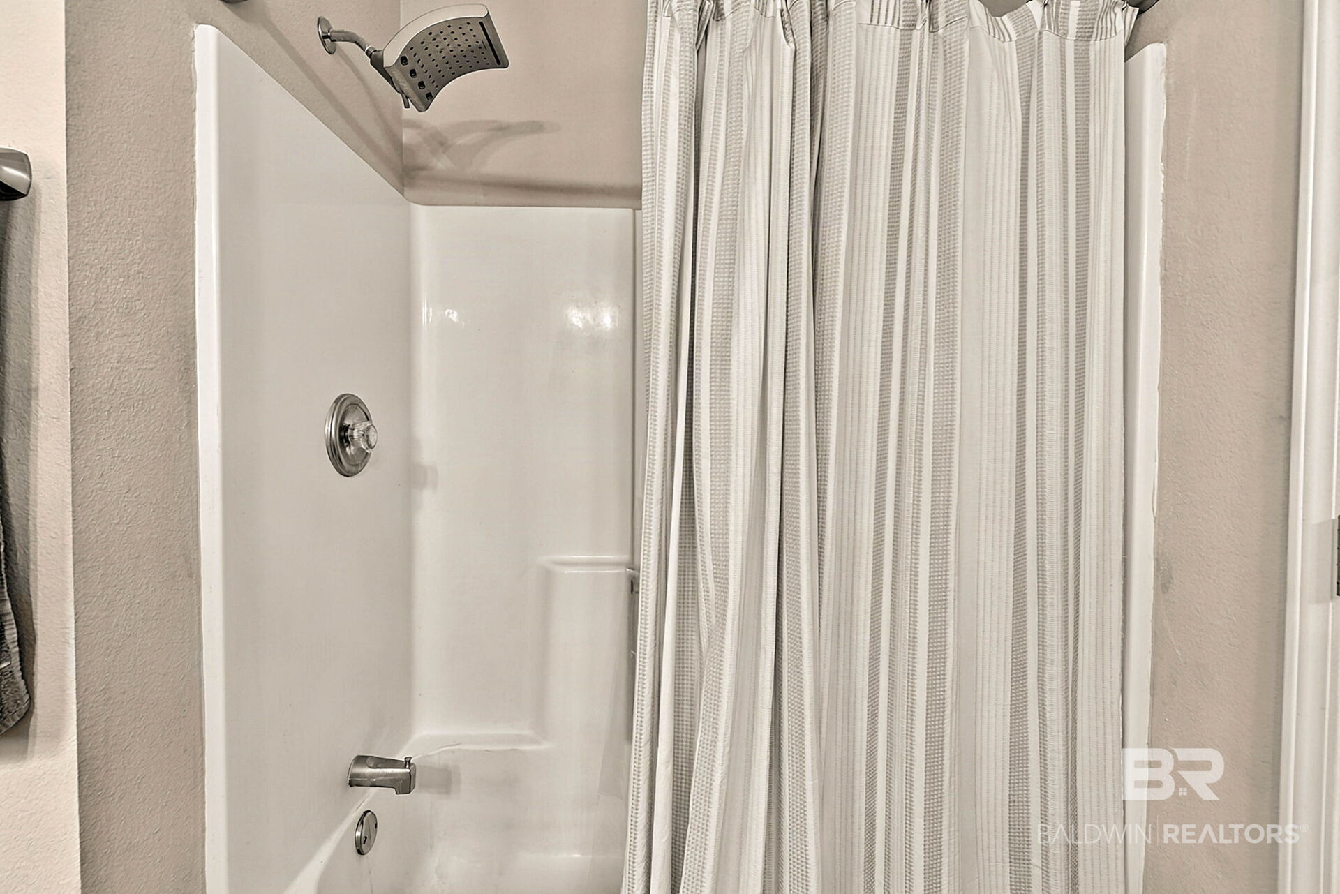 411813 | Photo 24
