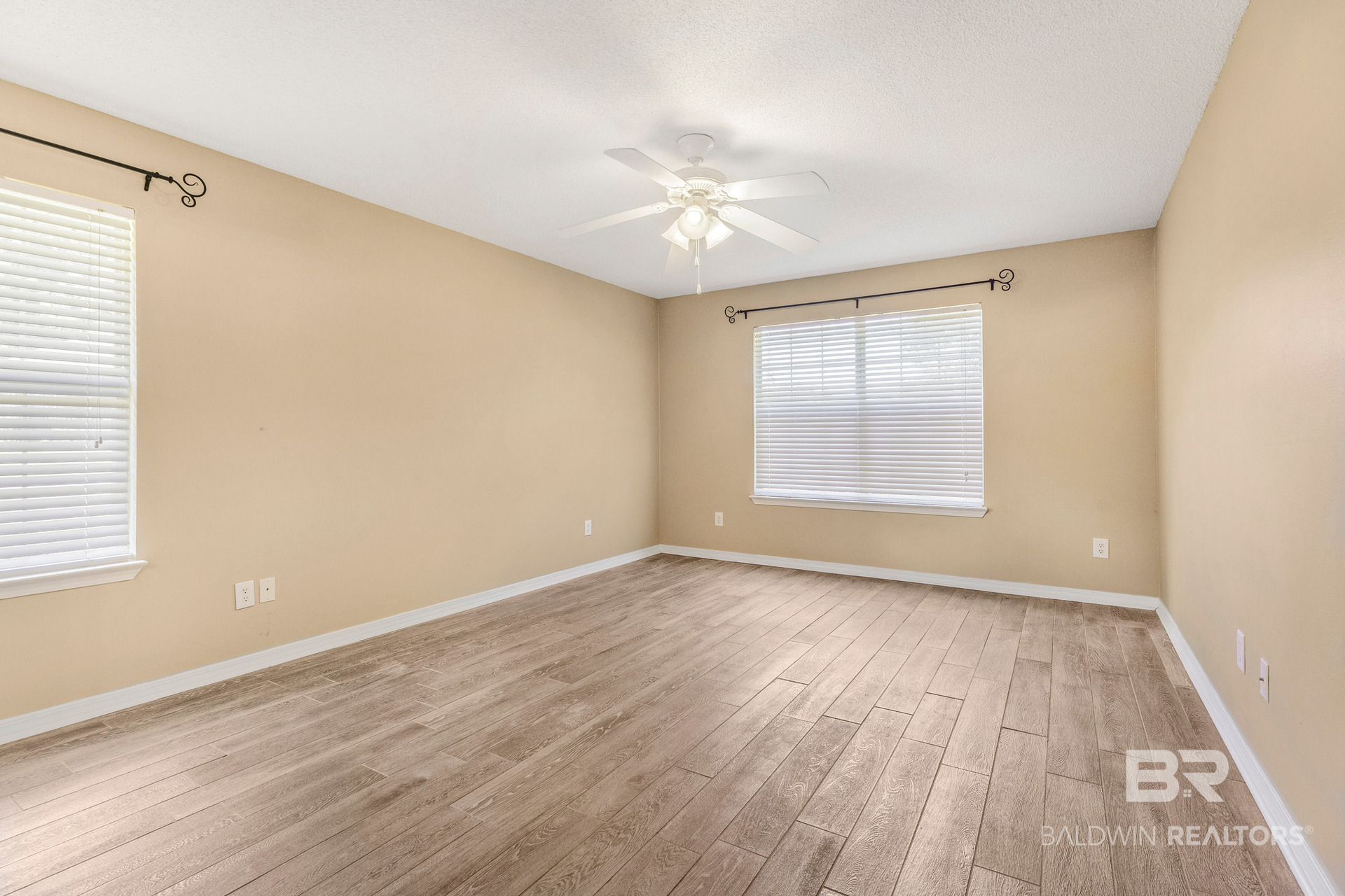 411759 | Photo 12