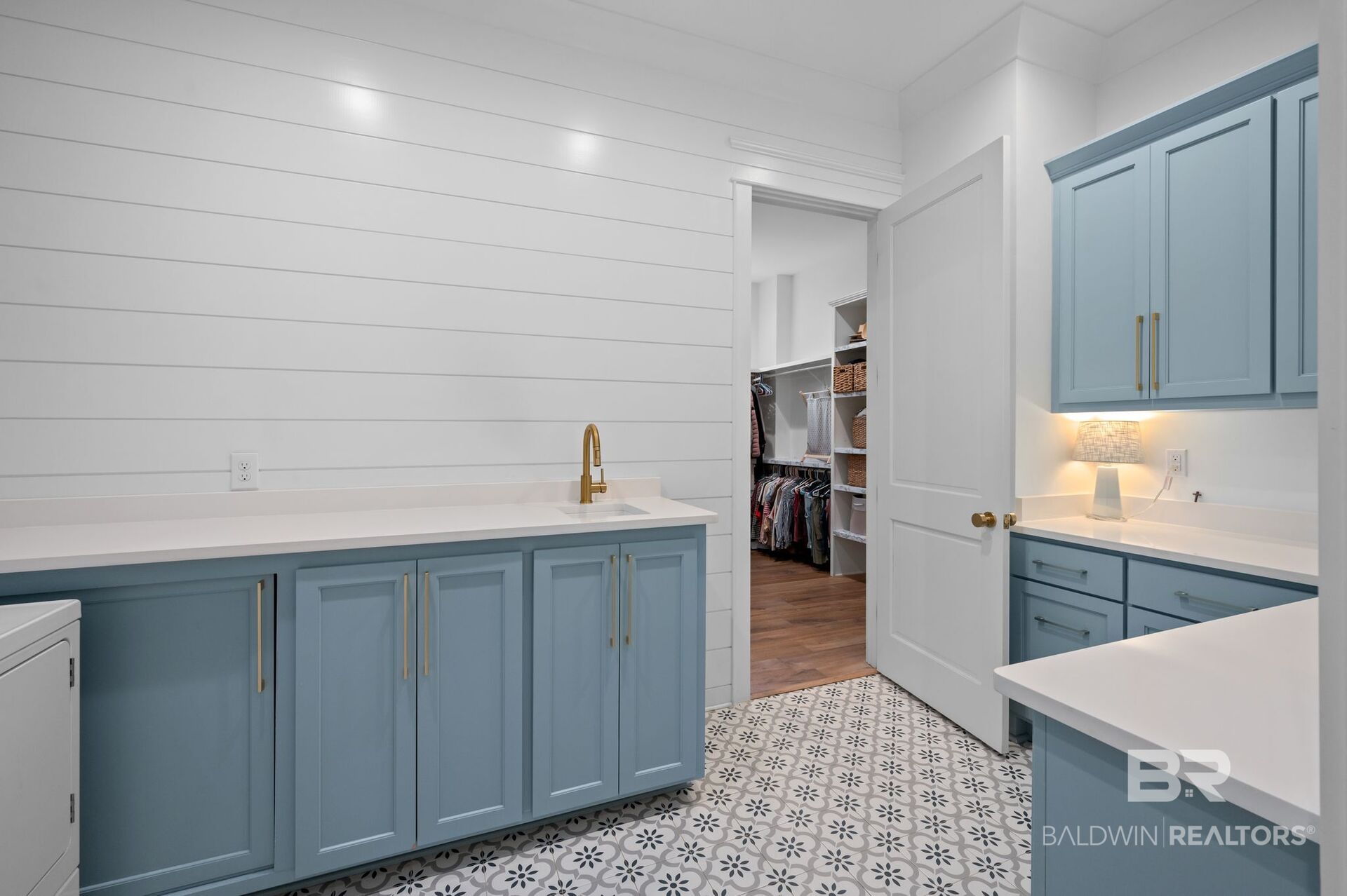411776 | Photo 37
