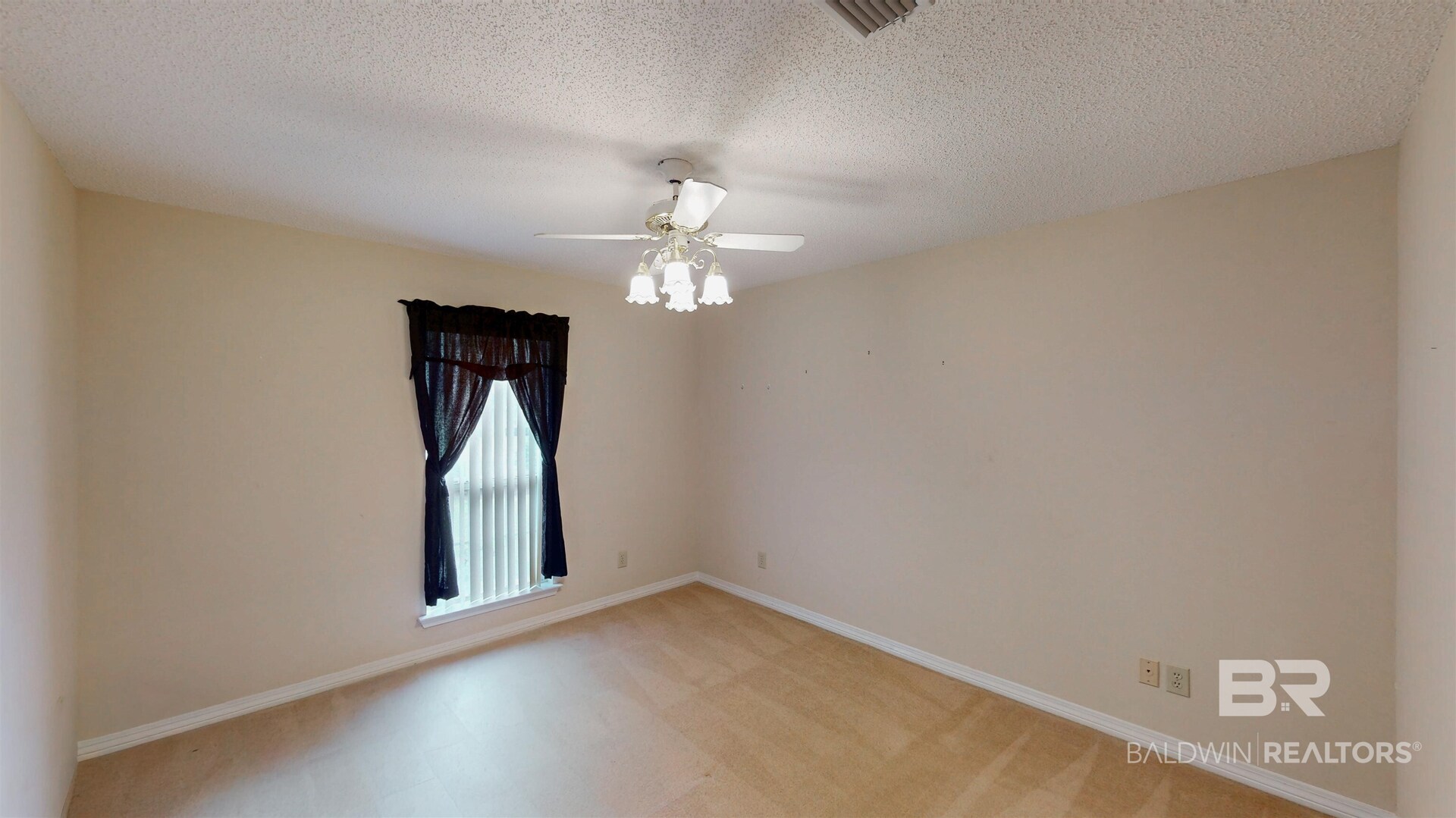 411833 | Photo 15