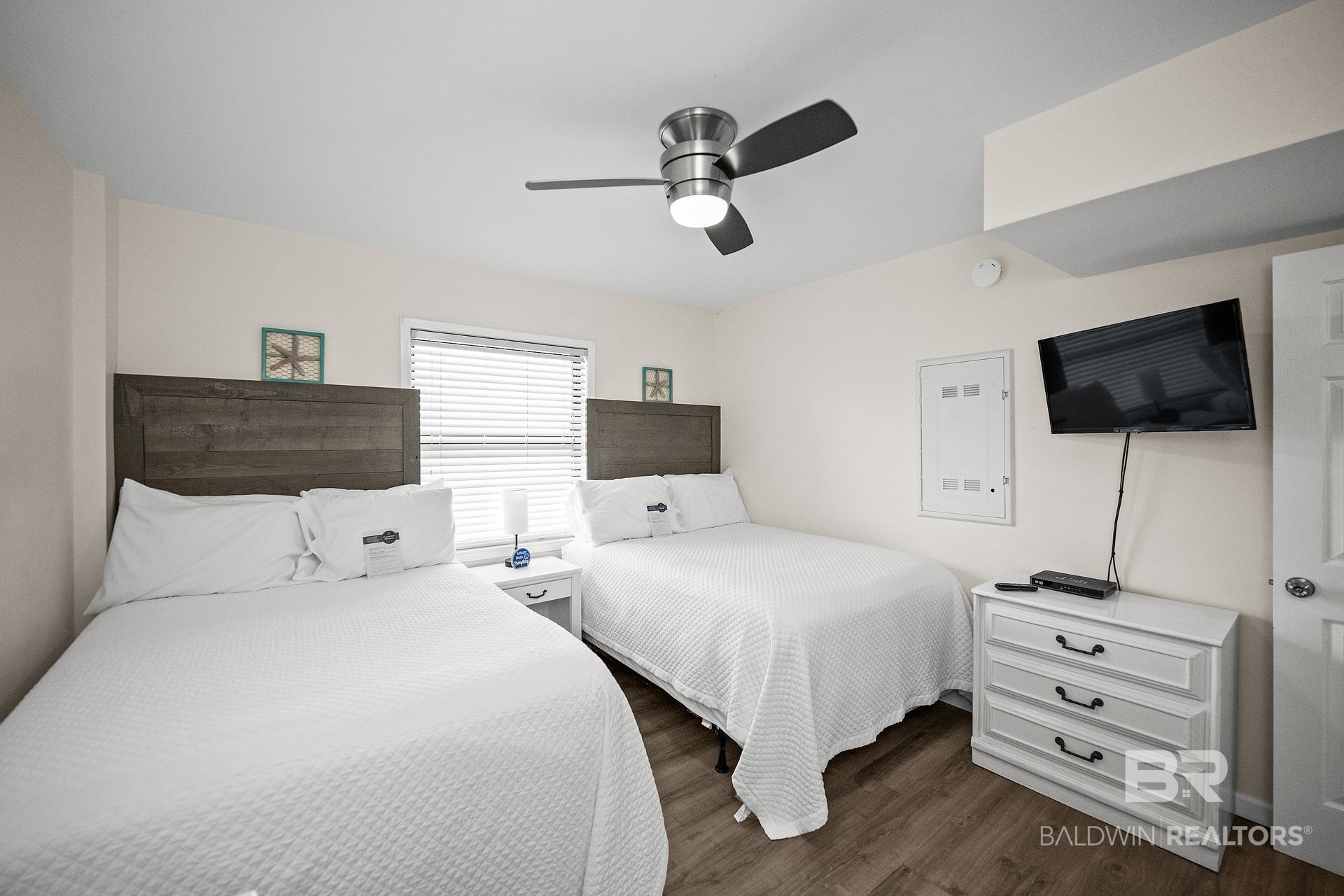 411830 | Photo 20