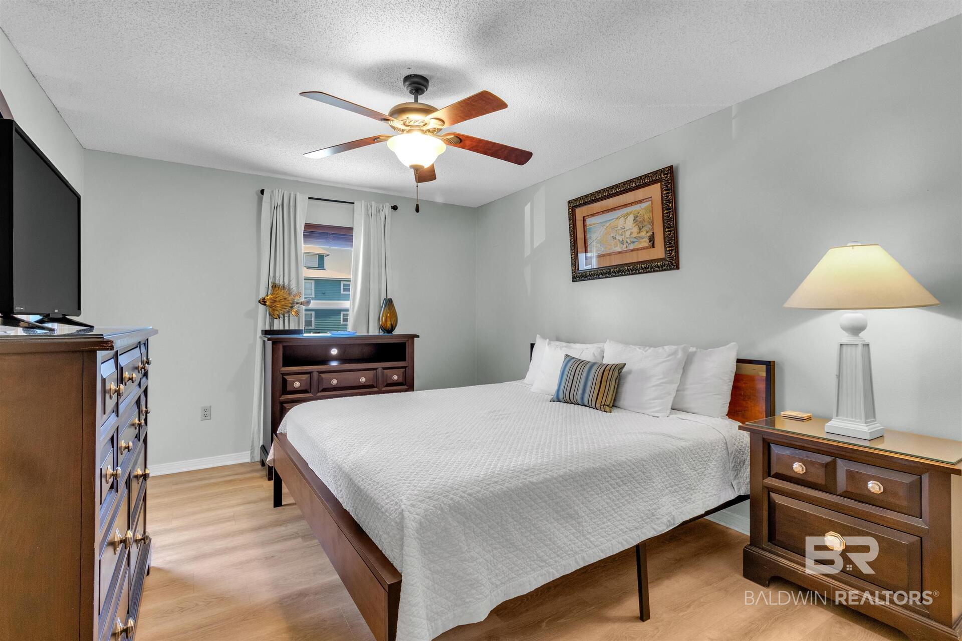 411986 | Photo 16