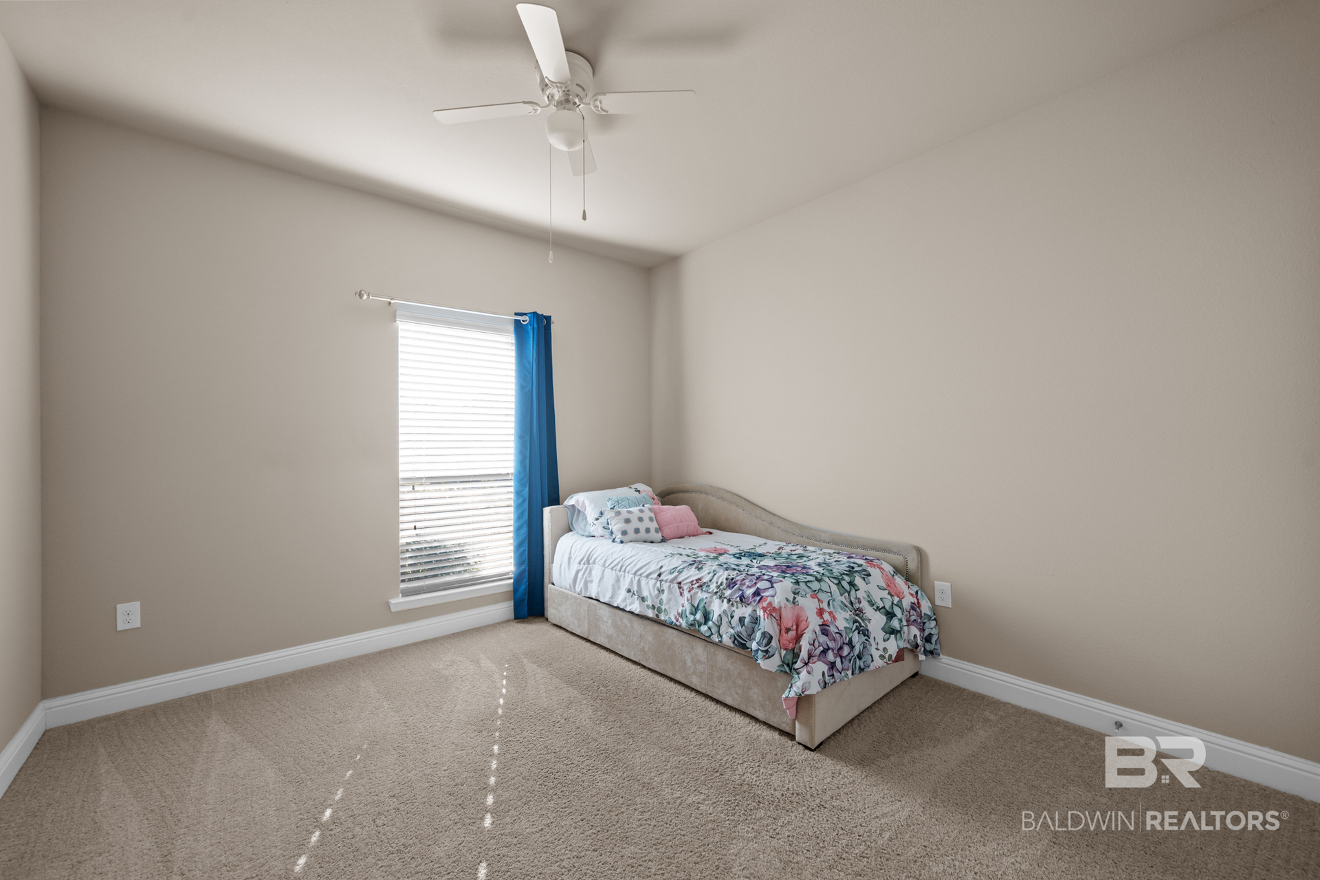 411358 | Photo 22