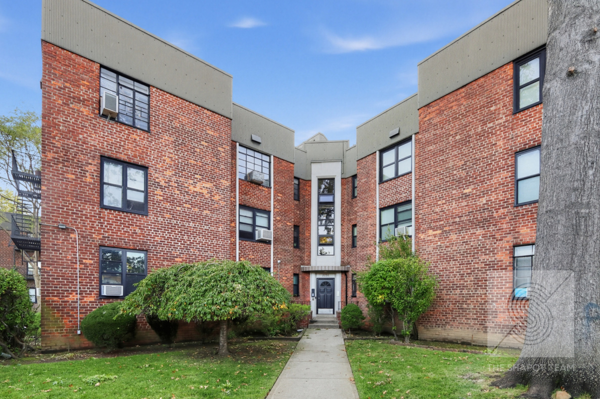 22-56 80th Street 1E Astoria Heights Queens NY 11370