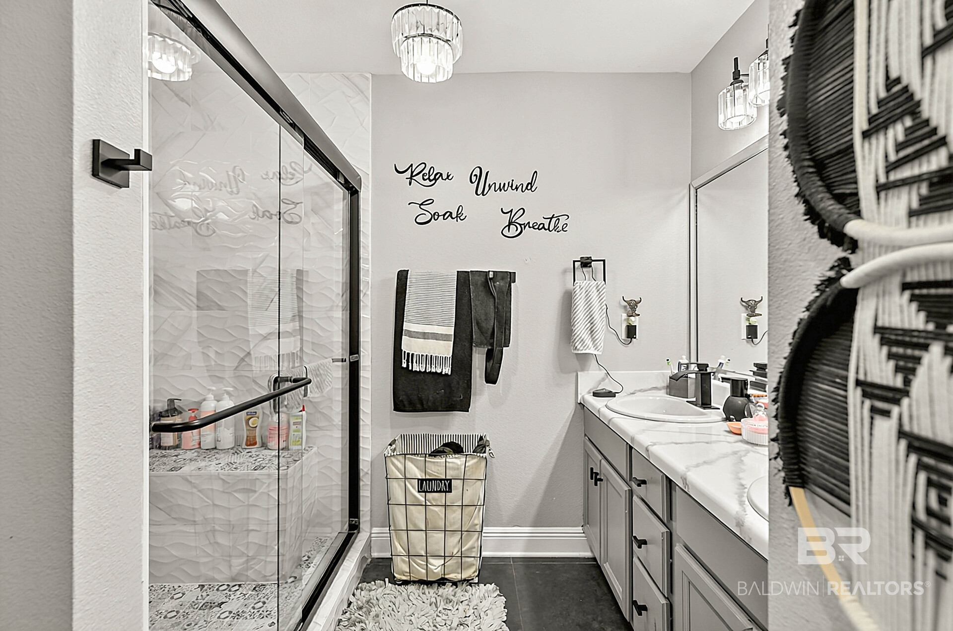 411764 | Photo 24