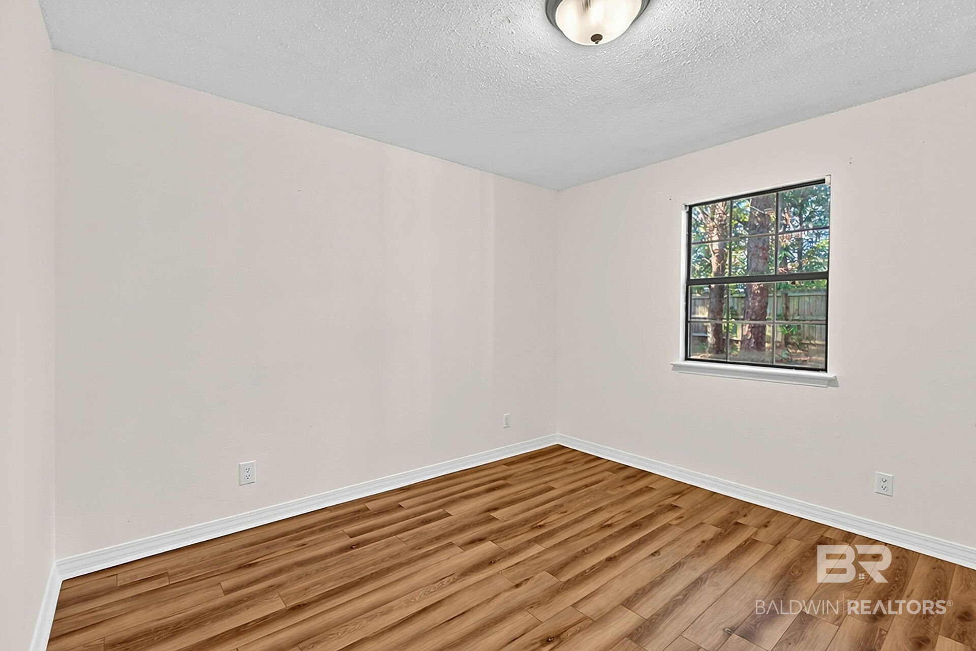 412054 | Photo 22