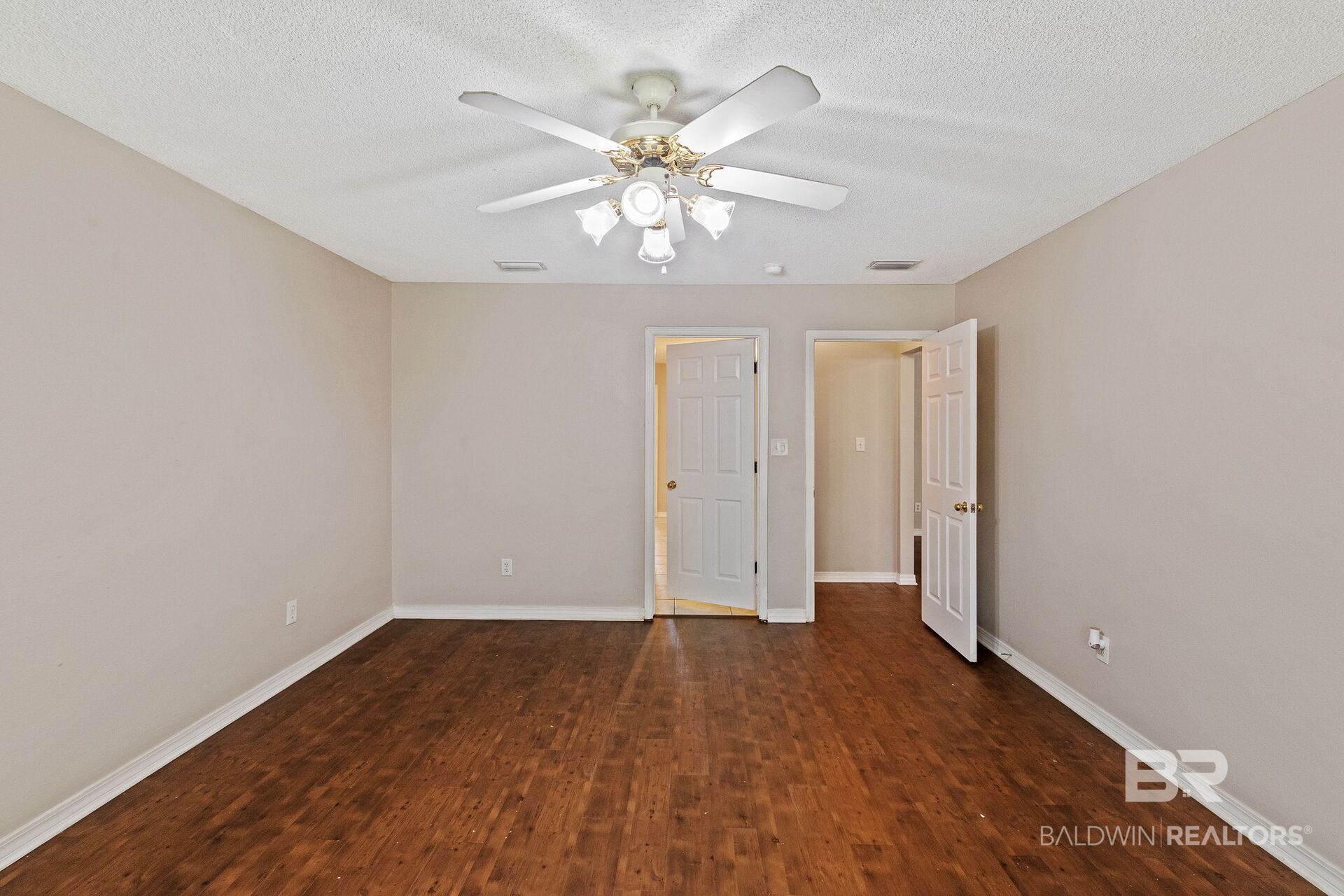 412100 | Photo 20
